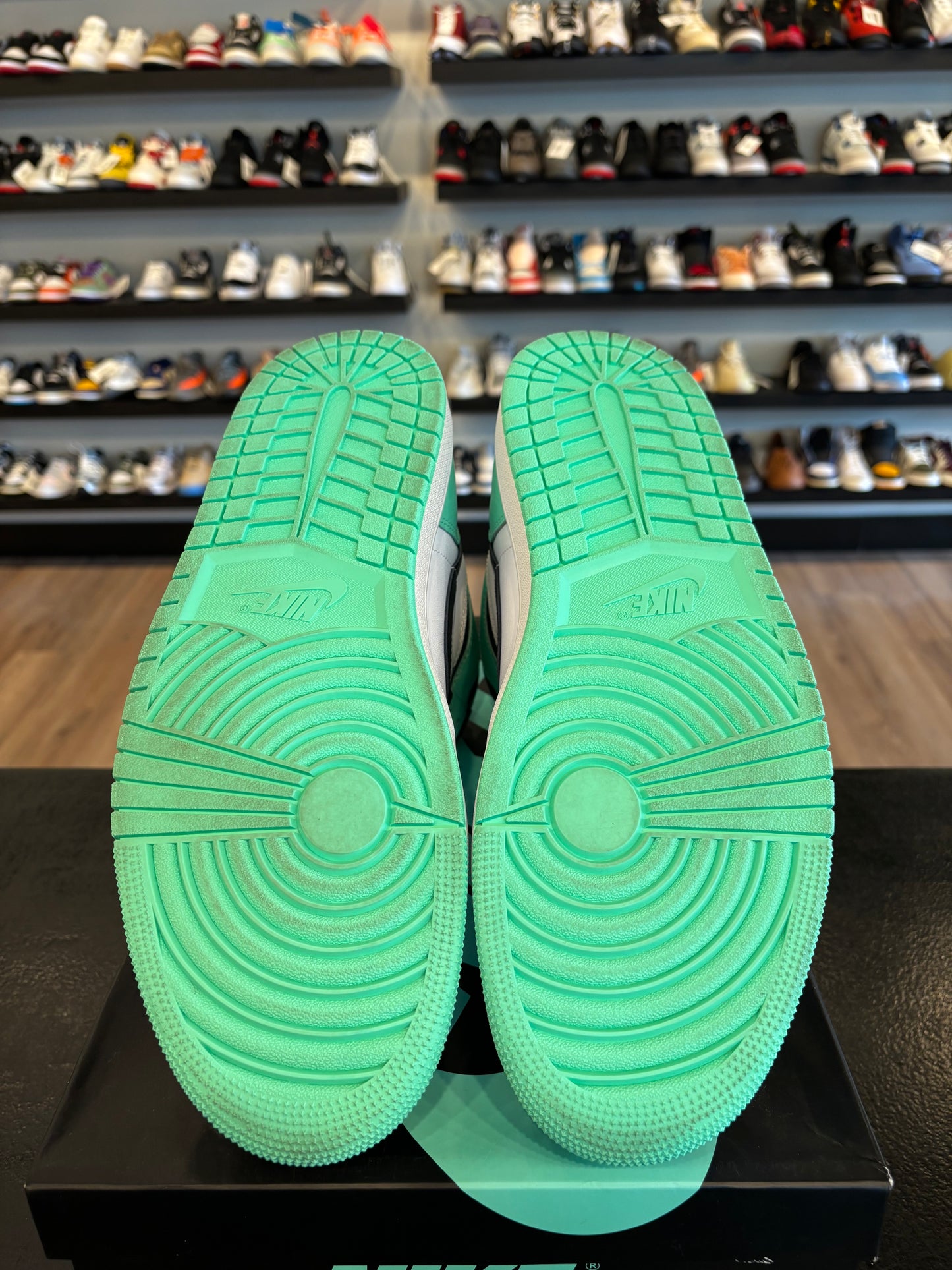 Jordan 1 Green Glow Size 13 Pre-Owned