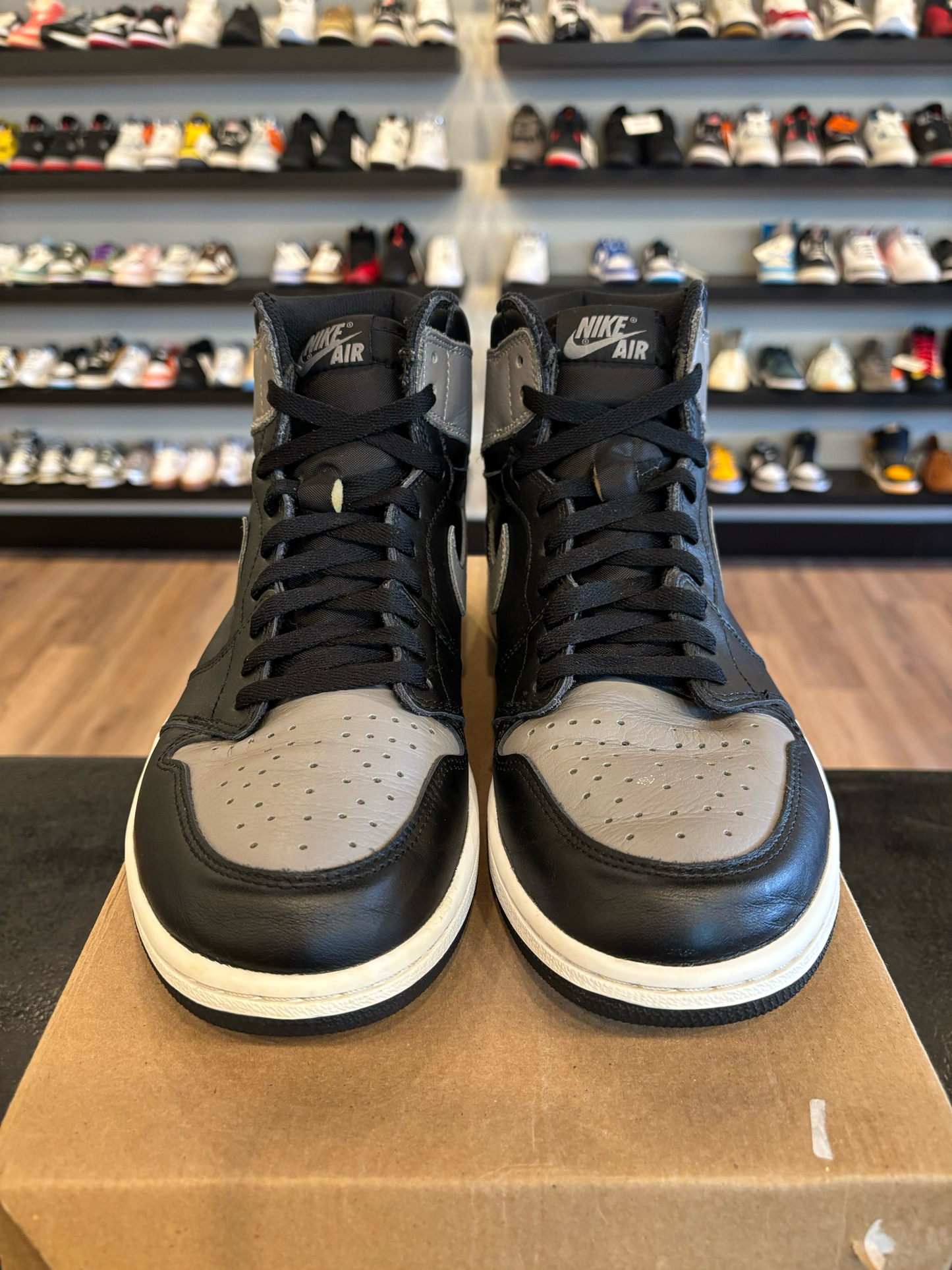 Jordan 1 Shadow 2018 Size 10 Pre-Owned (No Box)