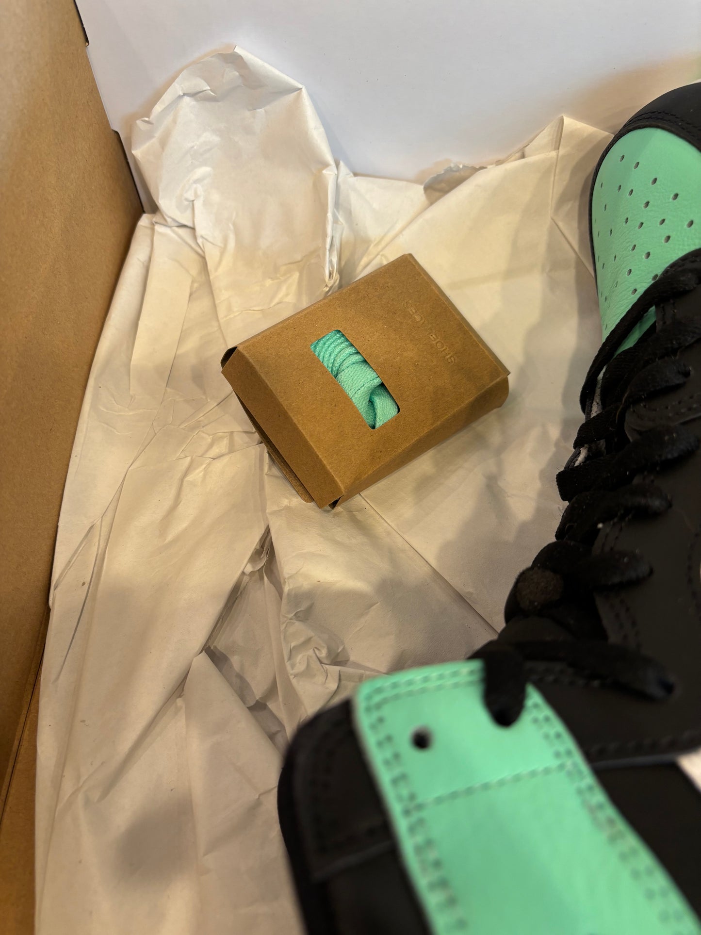 Jordan 1 Green Glow Size 13 Pre-Owned