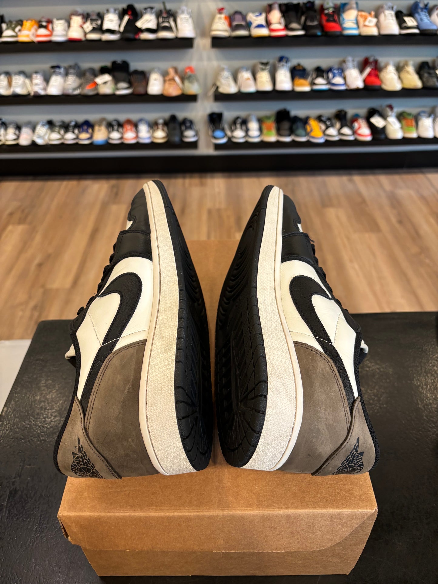 Jordan 1 Low Mocha Size 12 Pre-Owned (No Box)