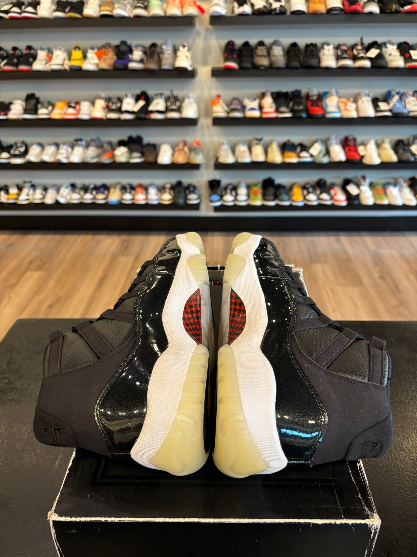 Jordan 11 72-10 Size 8.5 Pre-Owned