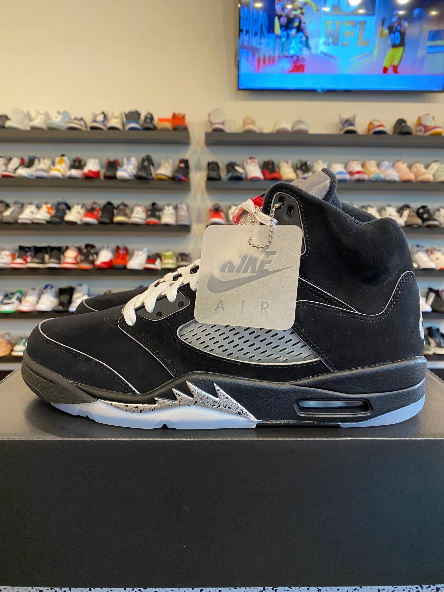 Jordan 5 Reimagined Black Metallic Size 10.5 Brand New
