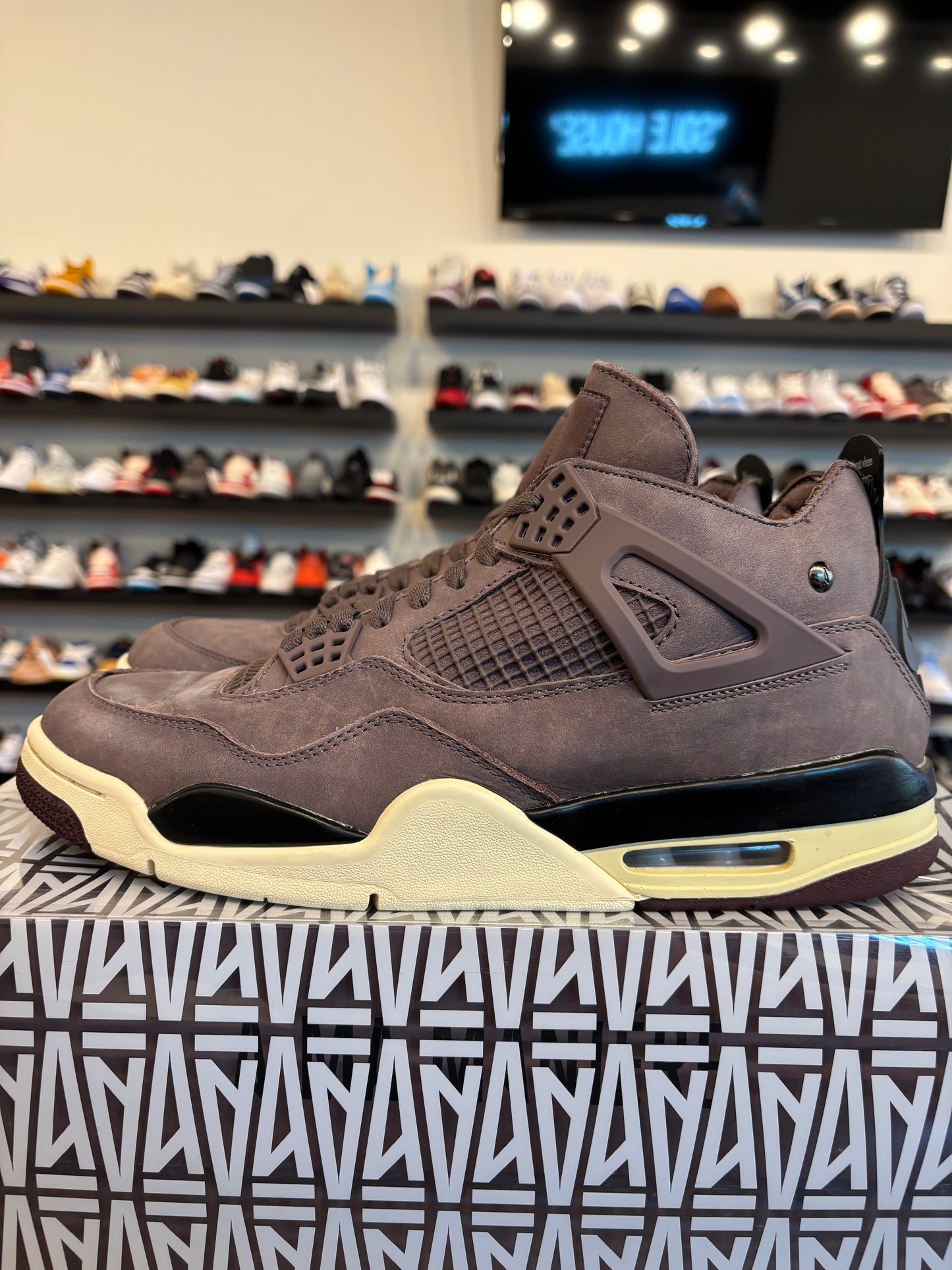 Jordan 4 A Ma Maniere Violet Ore Size 11 Pre-Owned
