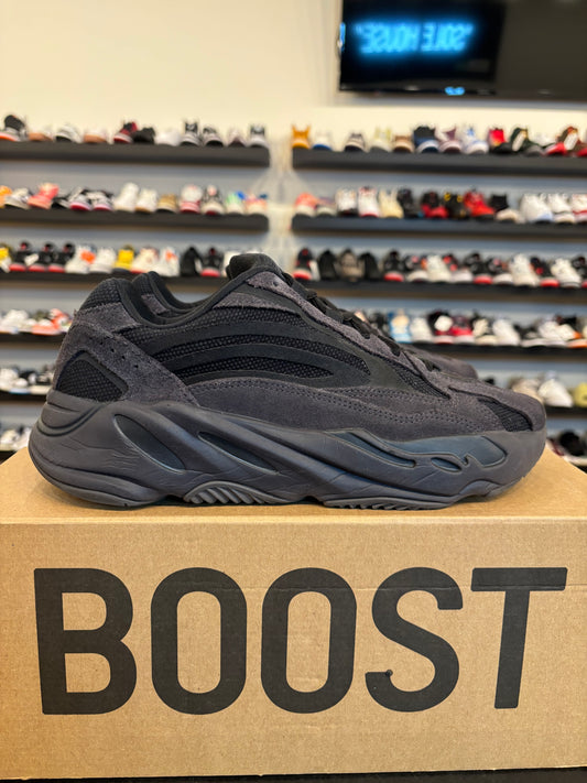 Yeezy 700 V2 Vanta Size 8 Pre-Owned