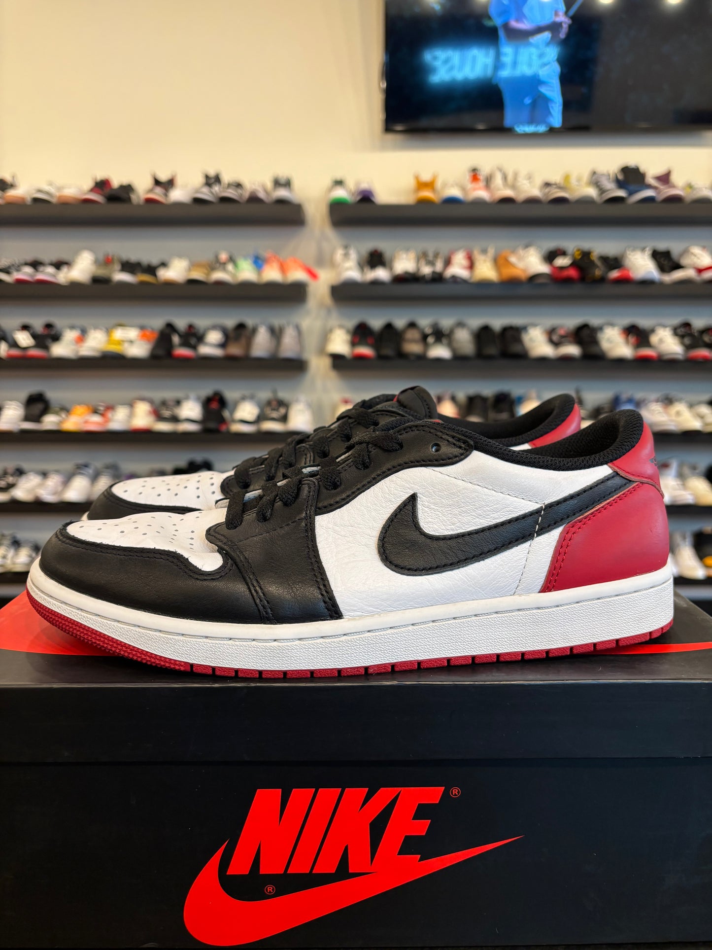 Jordan 1 Low Black Toe Size 10.5 Pre-Owned