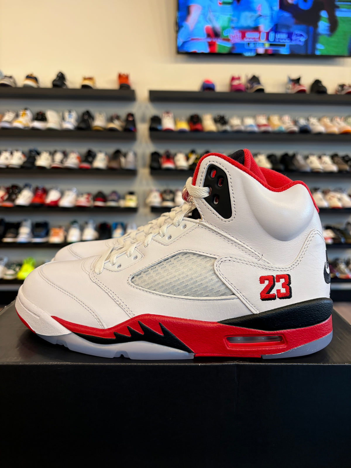 Jordan 5 Fire Red 2025 Size 8 Pre-Owned