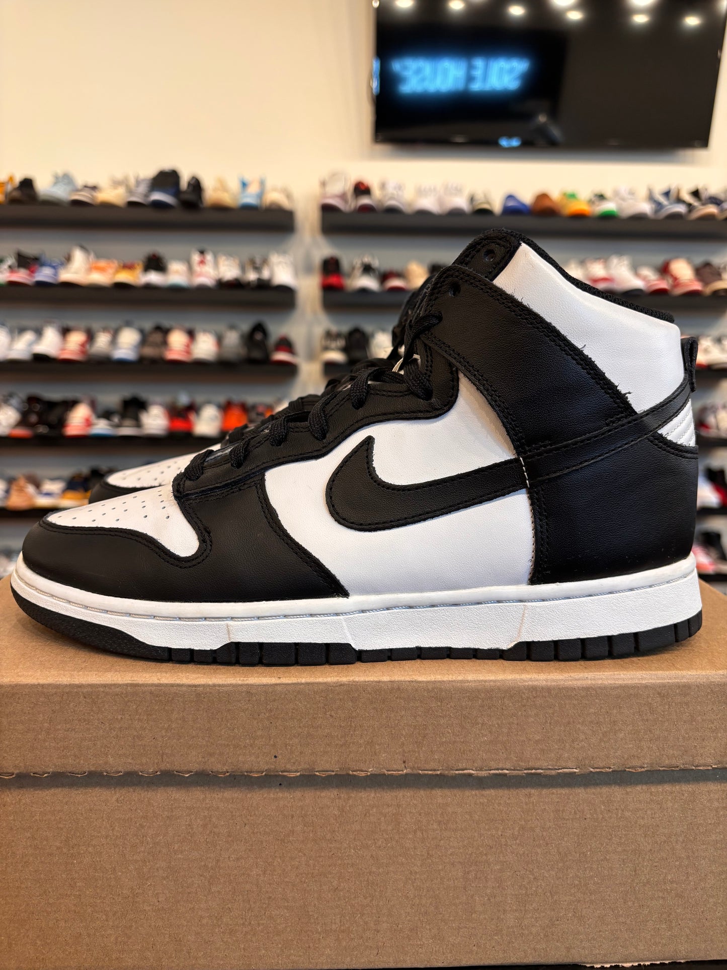 Nike Dunk High Panda Size 9 (10.5W) Pre-Owned (No Box)