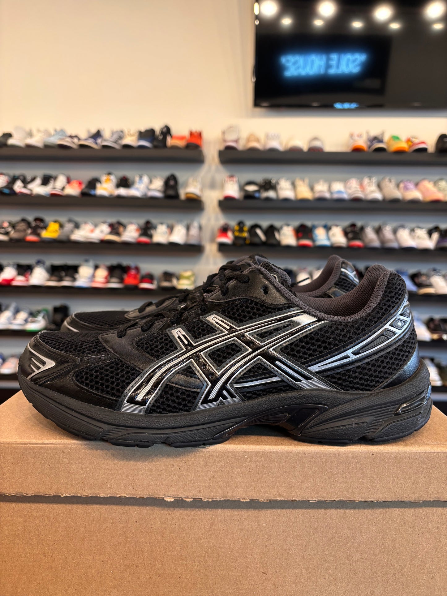 ASICS Gel-1130 Black Silver Size 11 Pre-Owned (No Box)