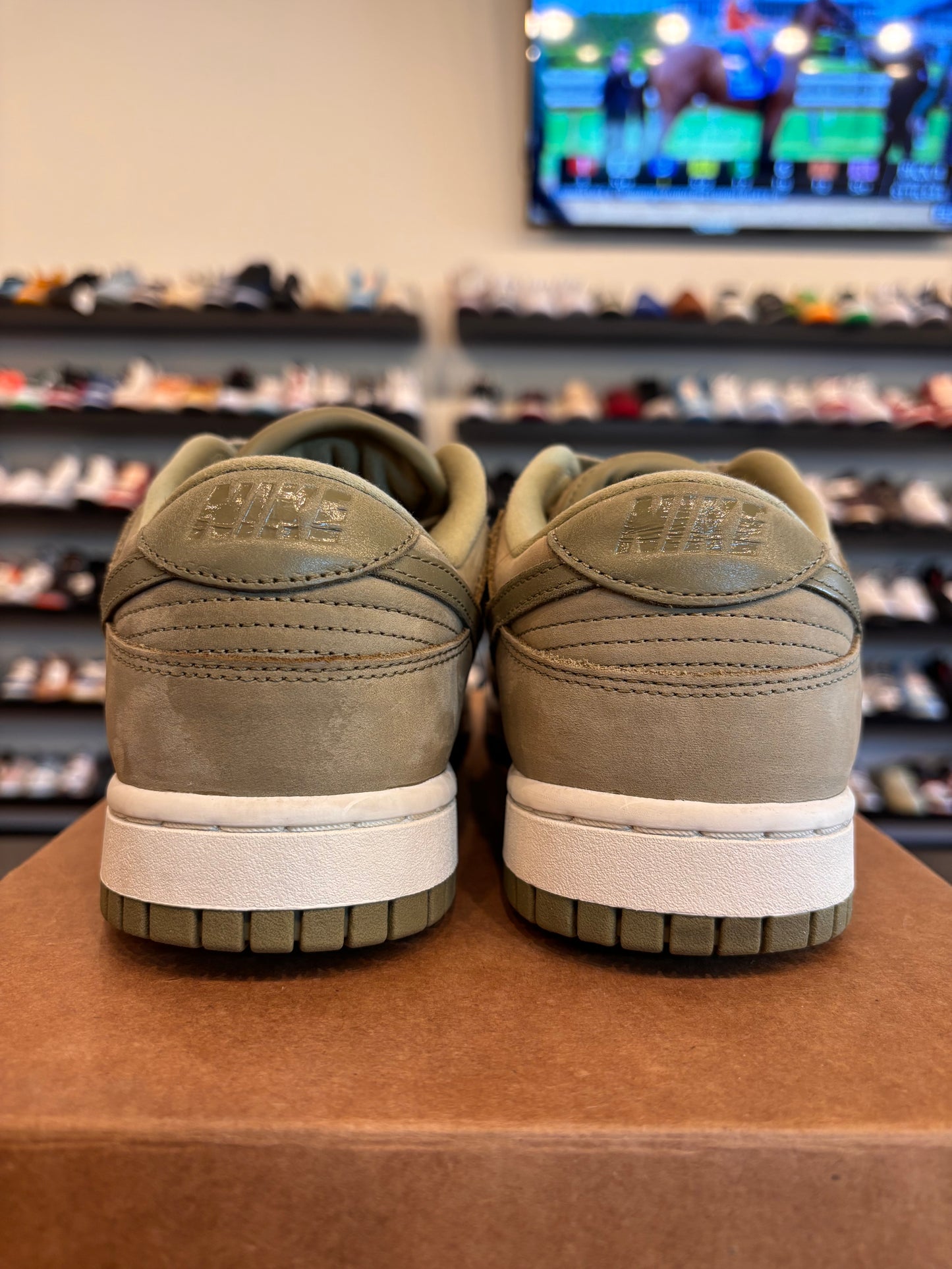 Nike Dunk Low Neutral Olive Size 7 (8.5W) Pre-Owned (No Box)
