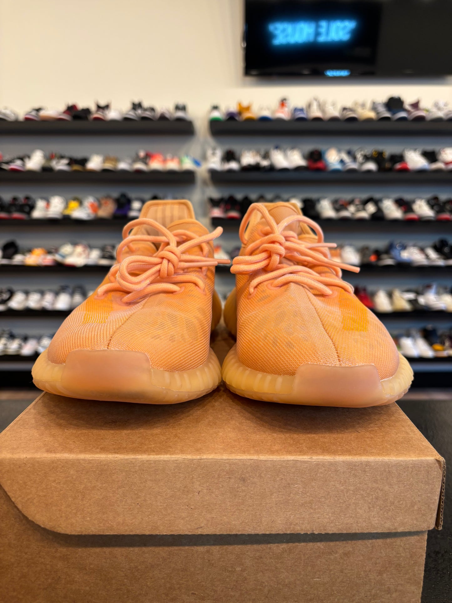 Yeezy 350 V2 Mono Clay Size 9.5 Pre-Owned (No Box)