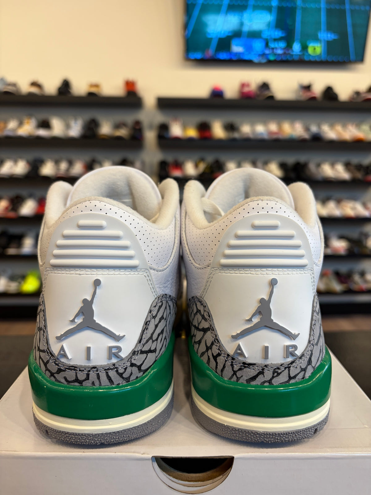 Jordan 3 Lucky Green Size 6.5Y (8W) Pre-Owned