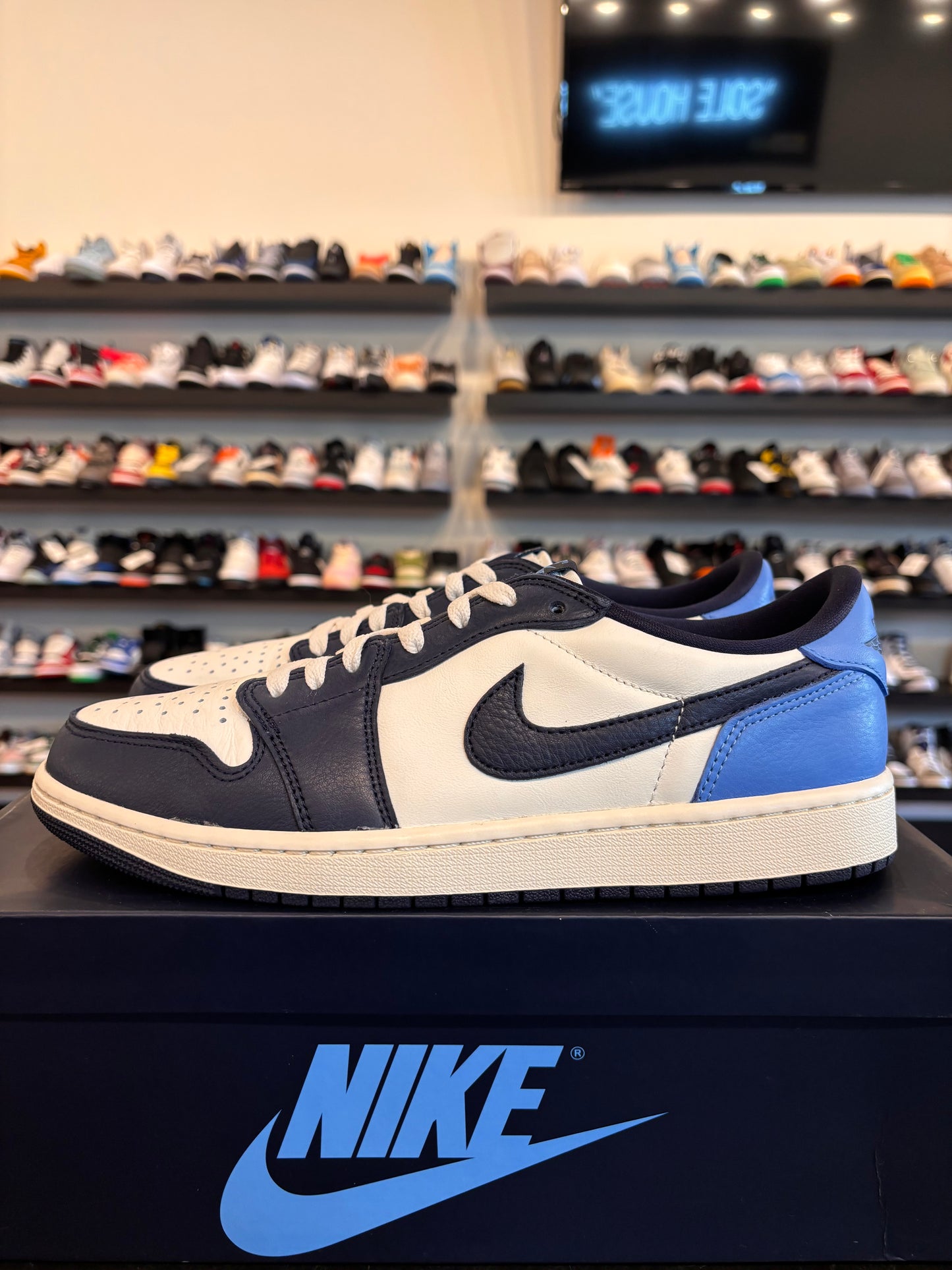 Jordan 1 Low Obsidian Size 10.5 Pre-Owned