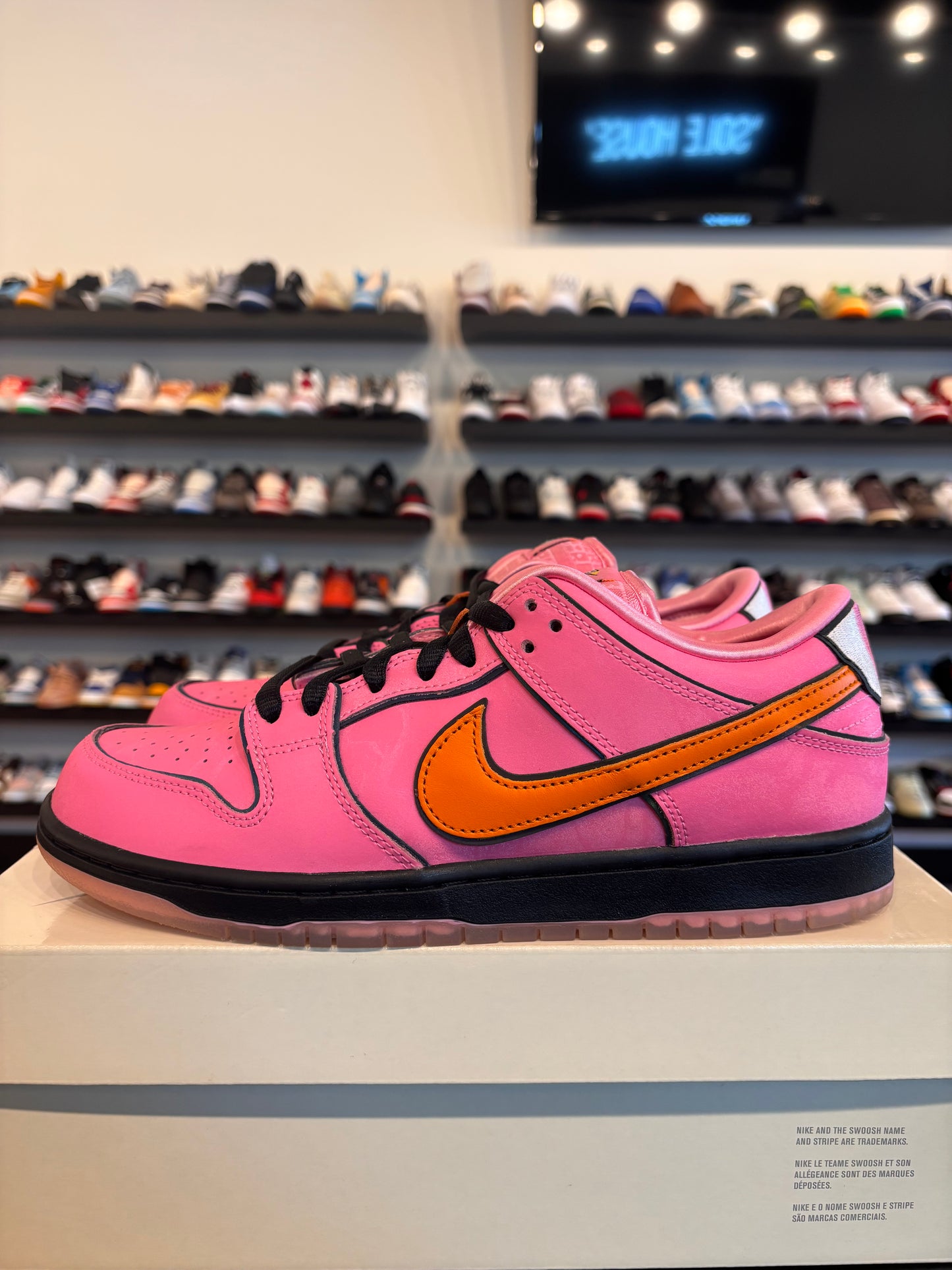 Nike SB Dunk Low Blossom Powerpuff Size 9 Pre-Owned