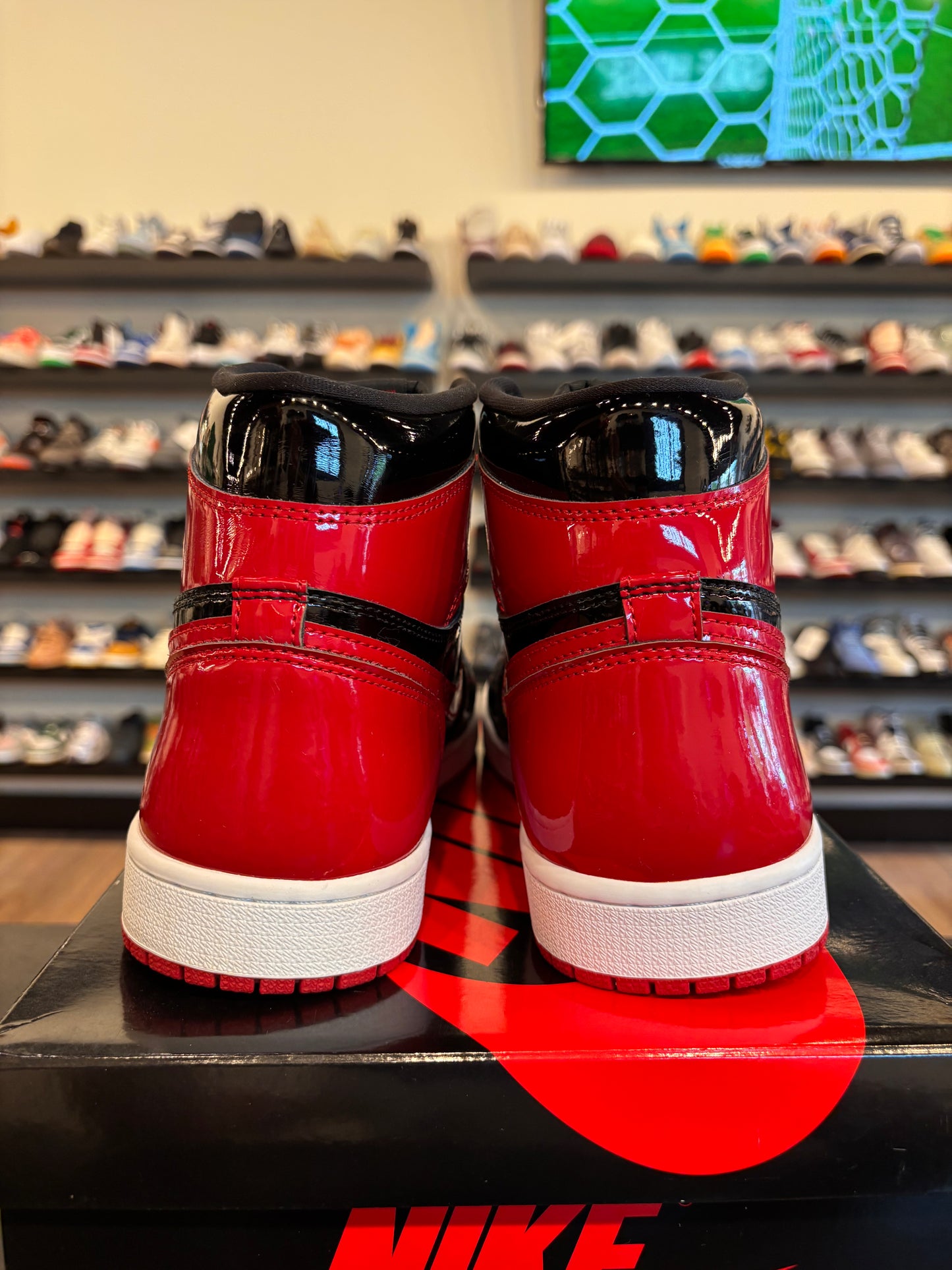 Jordan 11 Patent Bred Size 11 Pre-Owned