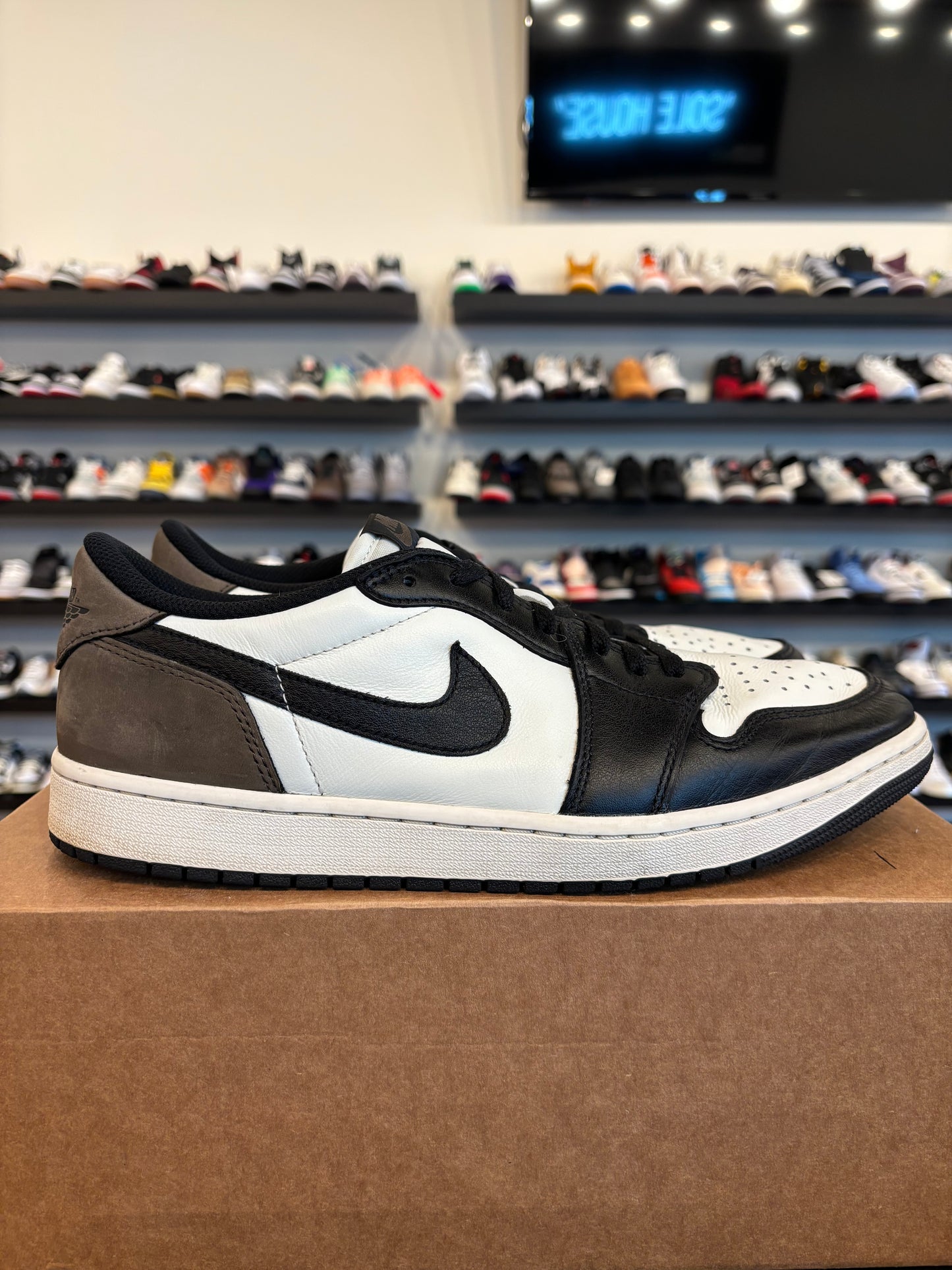 Jordan 1 Low Mocha Size 12 Pre-Owned (No Box)
