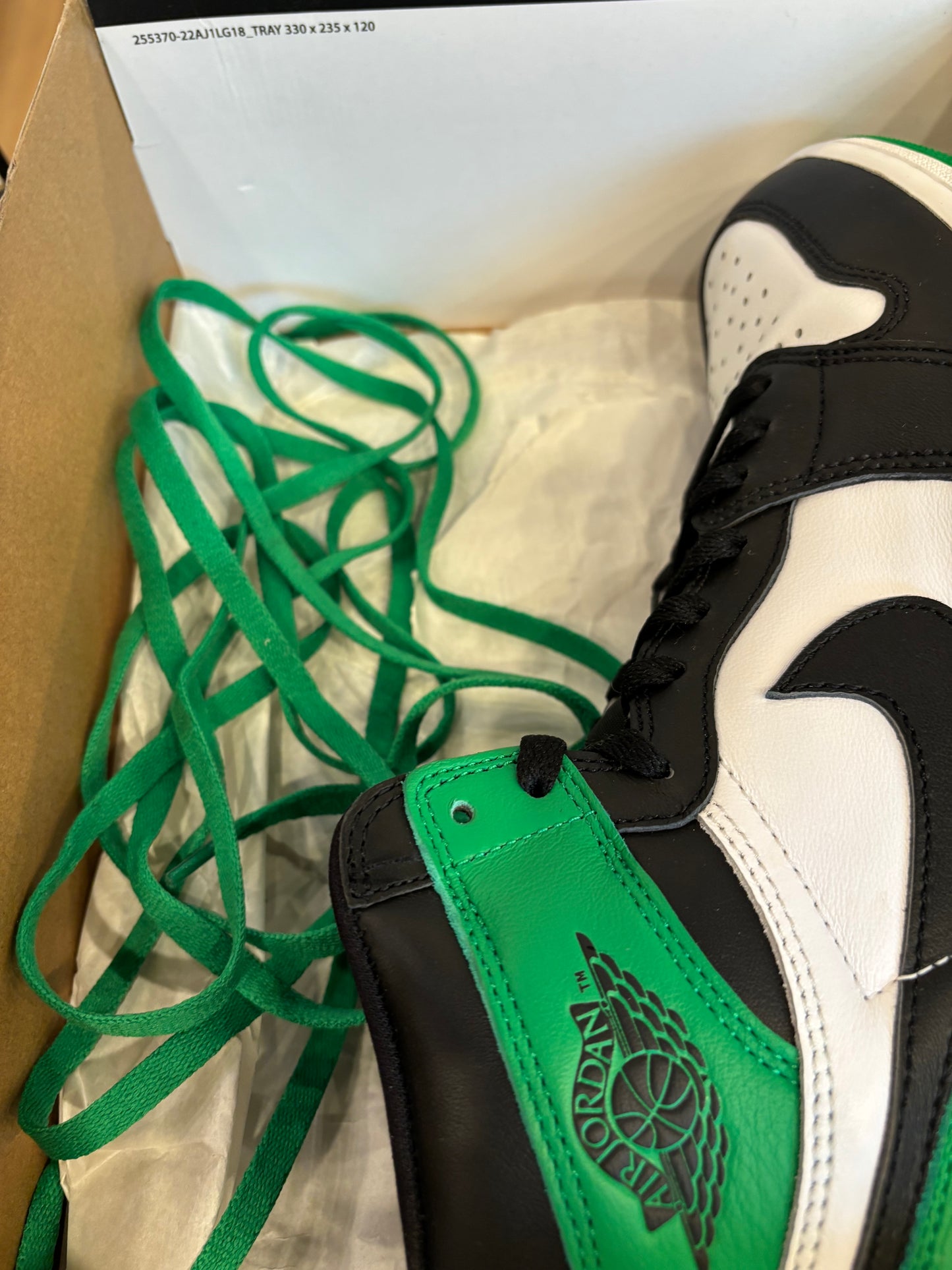 Jordan 1 Lucky Green Size 9.5 Pre-Owned