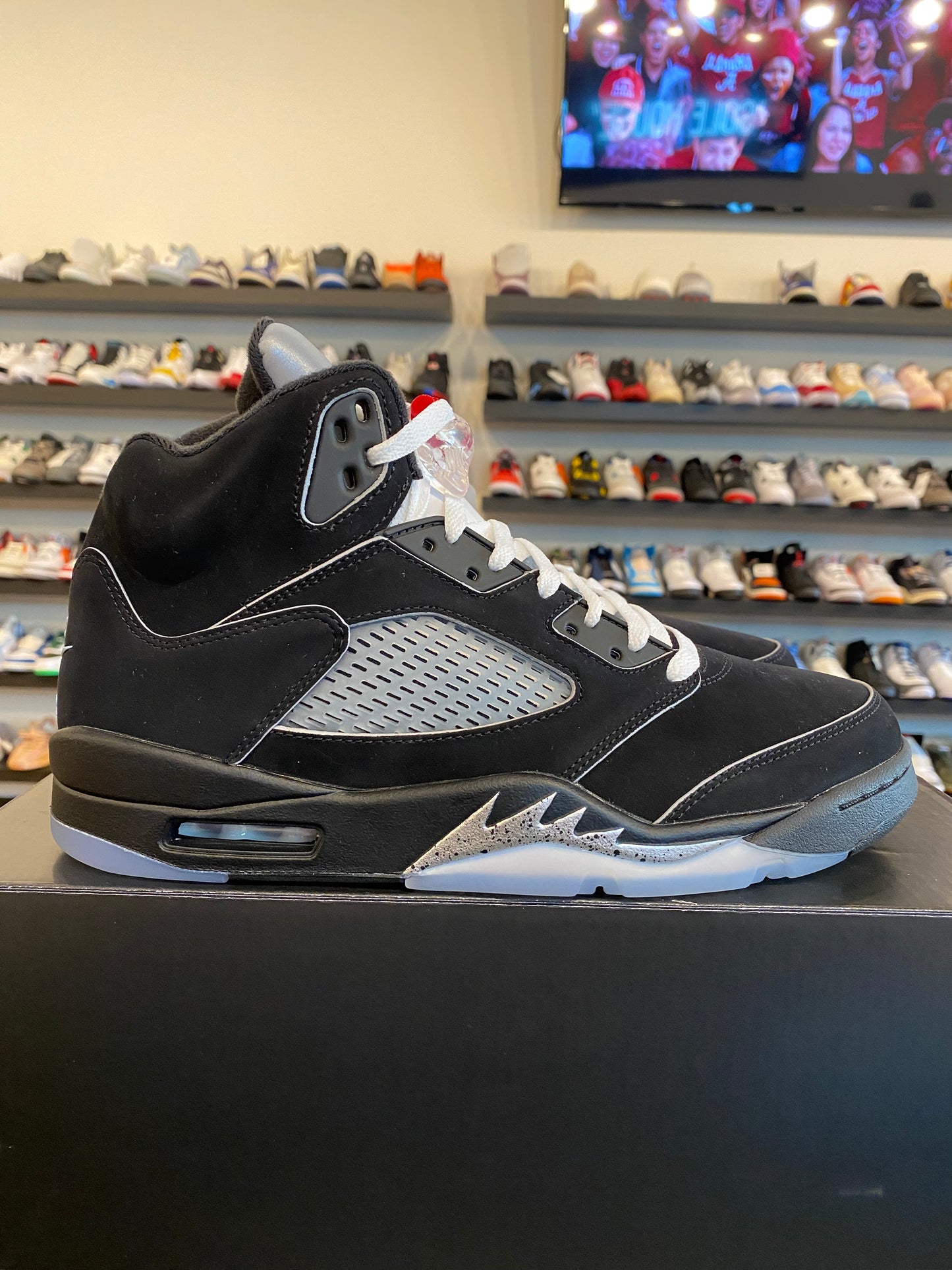 Jordan 5 Reimagined Black Metallic Size 10.5 Brand New