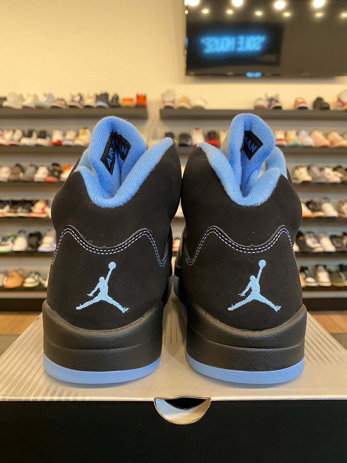 Jordan 5 Black University Blue Size 9 Brand New