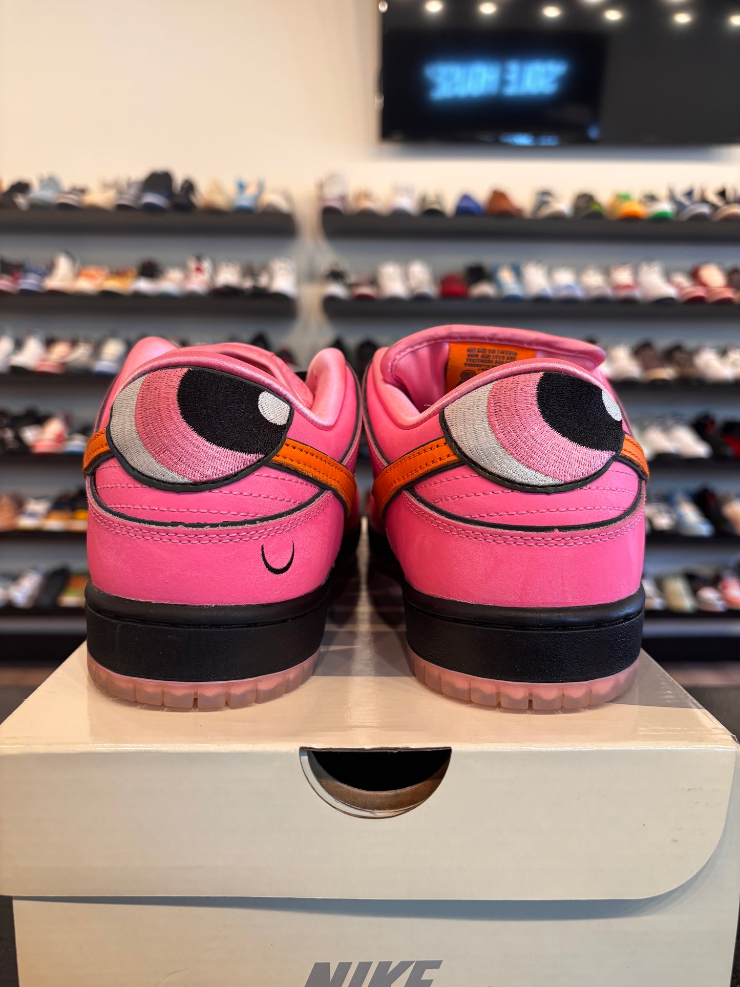 Nike SB Dunk Low Blossom Powerpuff Size 9 Pre-Owned