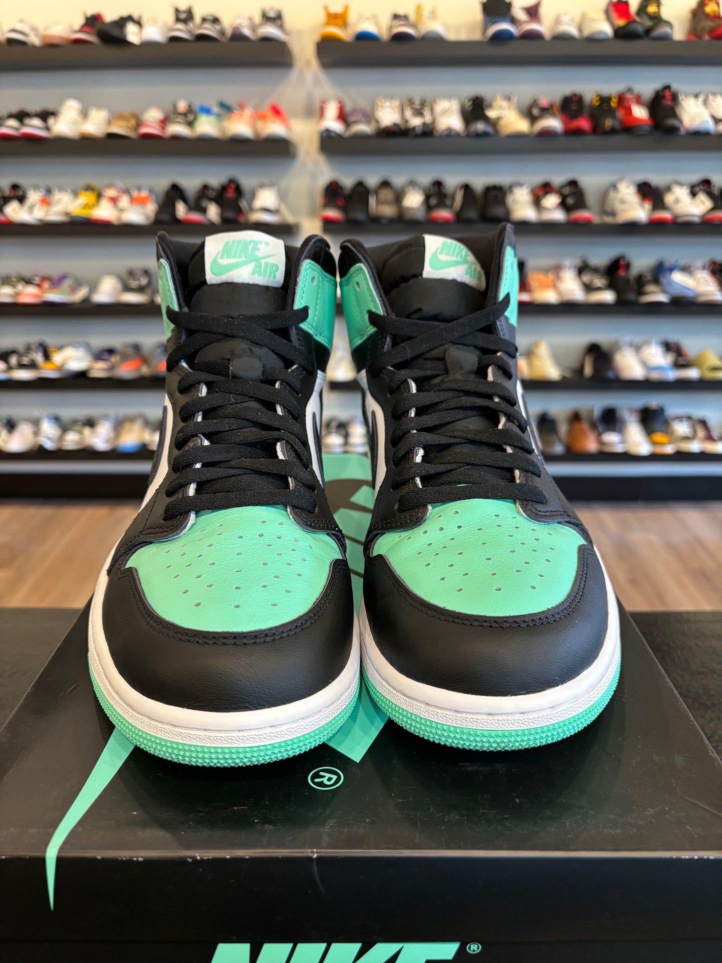 Jordan 1 Green Glow Size 13 Pre-Owned