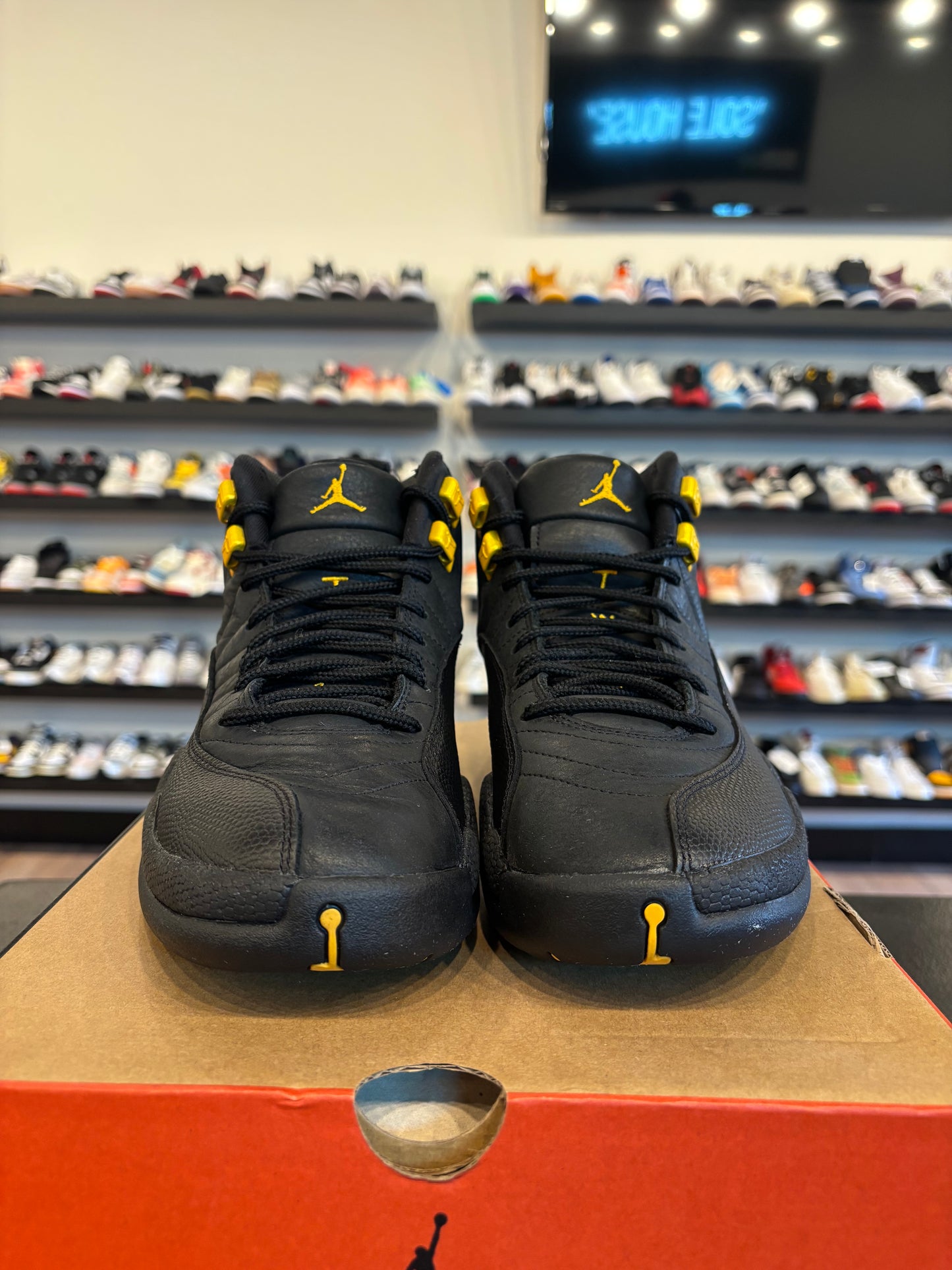 Jordan 12 Black Taxi Size 9 Pre-Owned