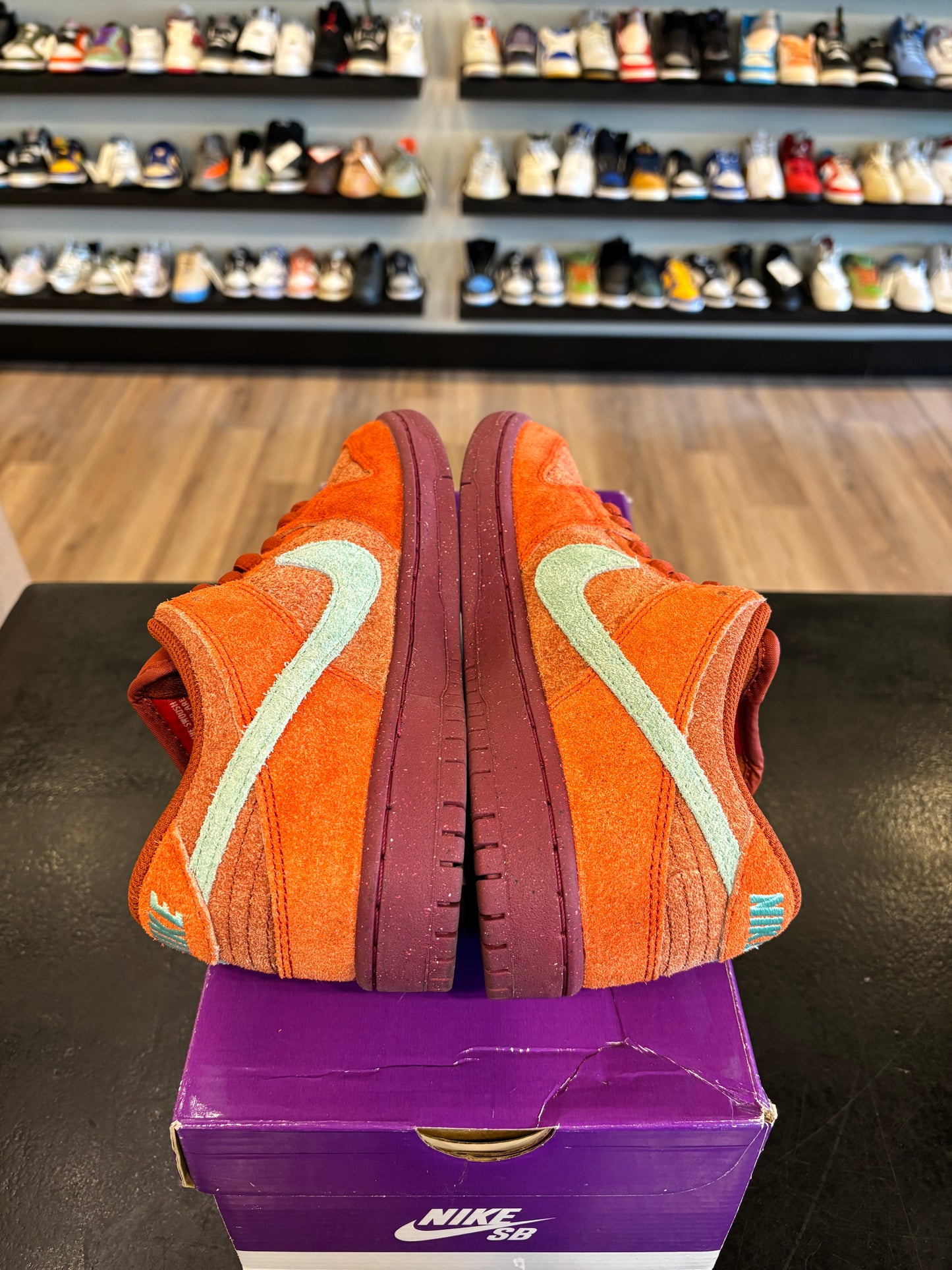 Nike SB Dunk Low Mystic Red Rosewood Size 7 (8.5W) Pre-Owned