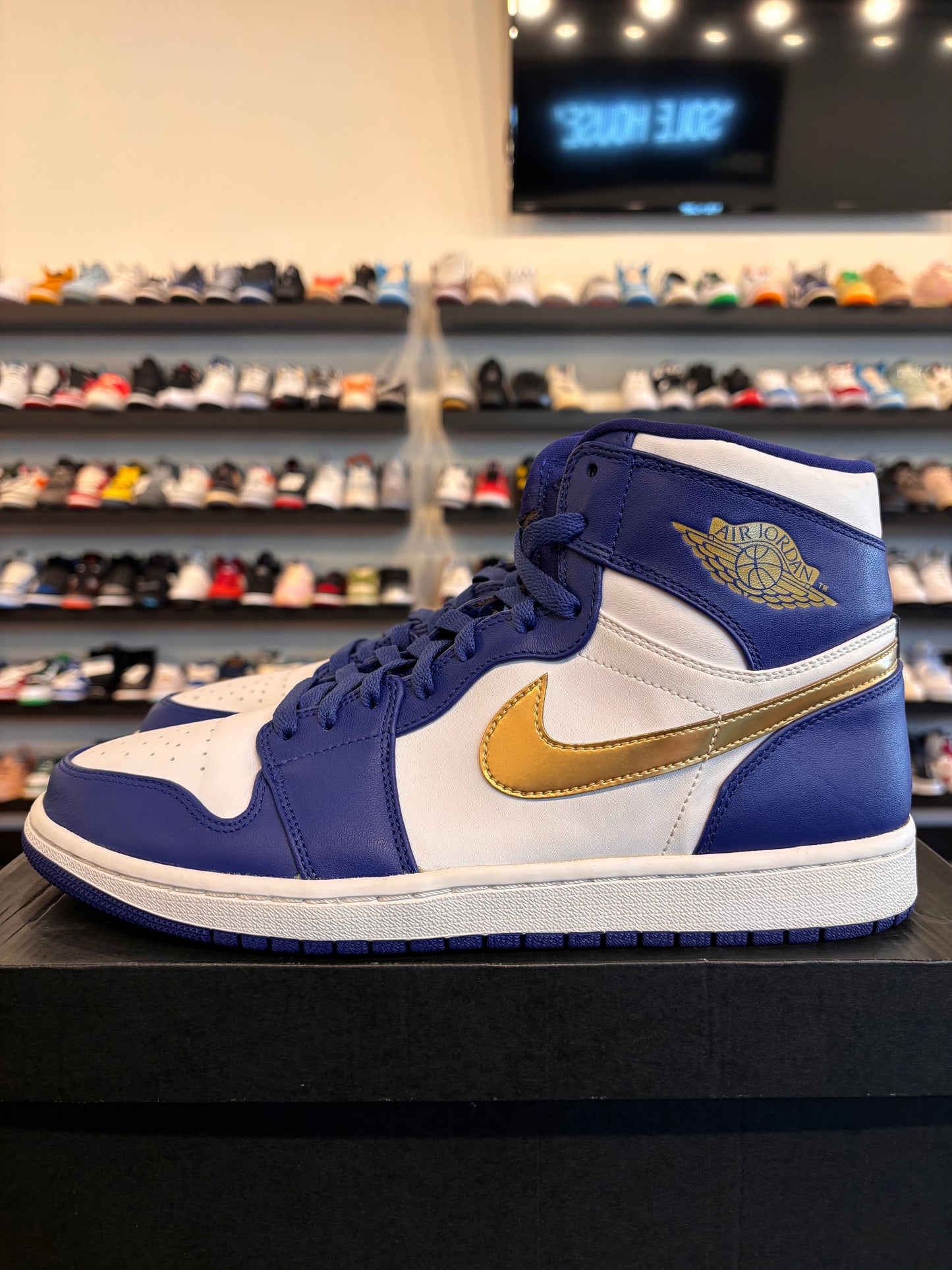Jordan 1 Gold Medal Size 11 Pre-Owned