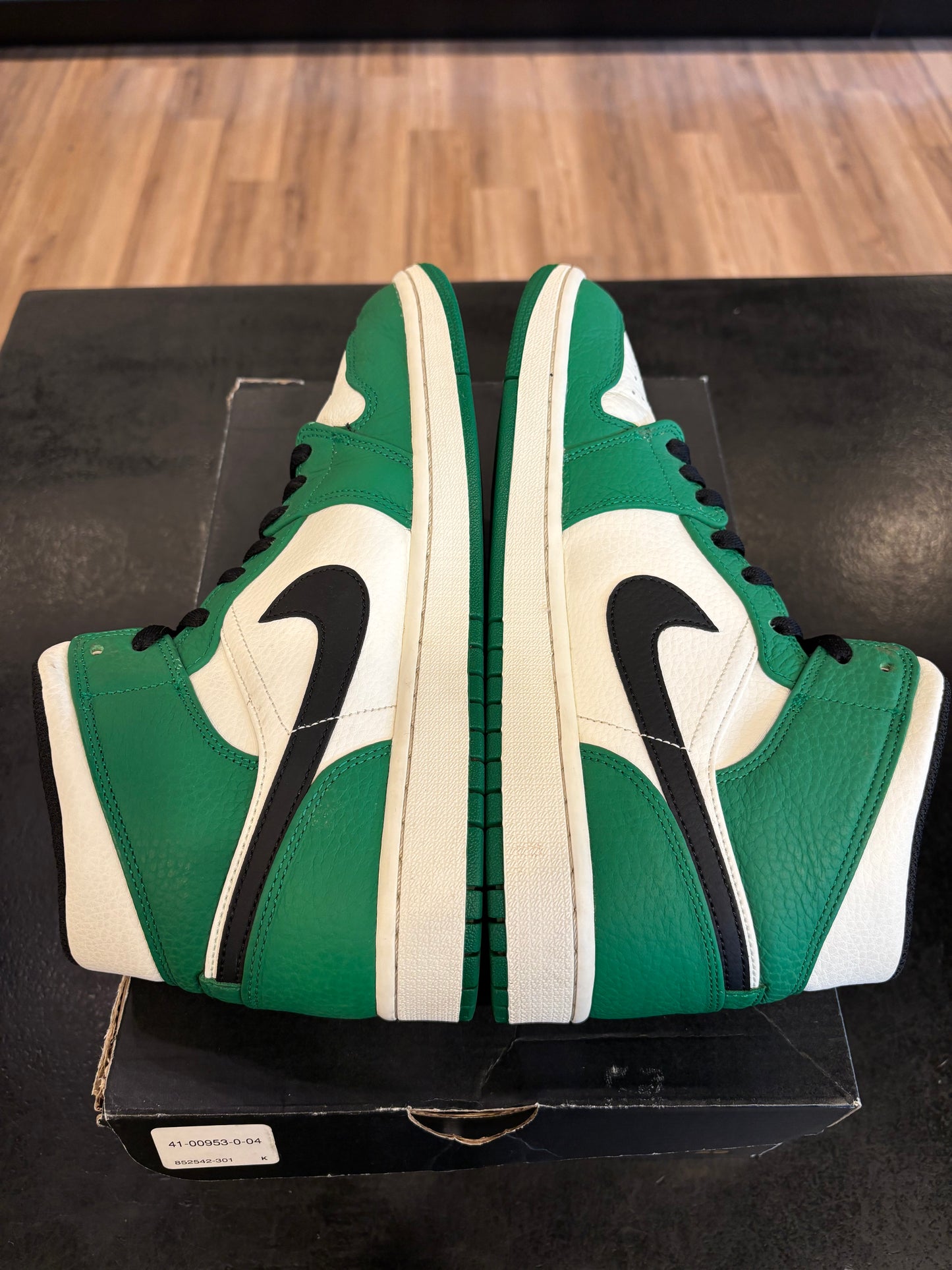 Jordan 1 Mid Pine Green Size 9.5 Pre-Owned