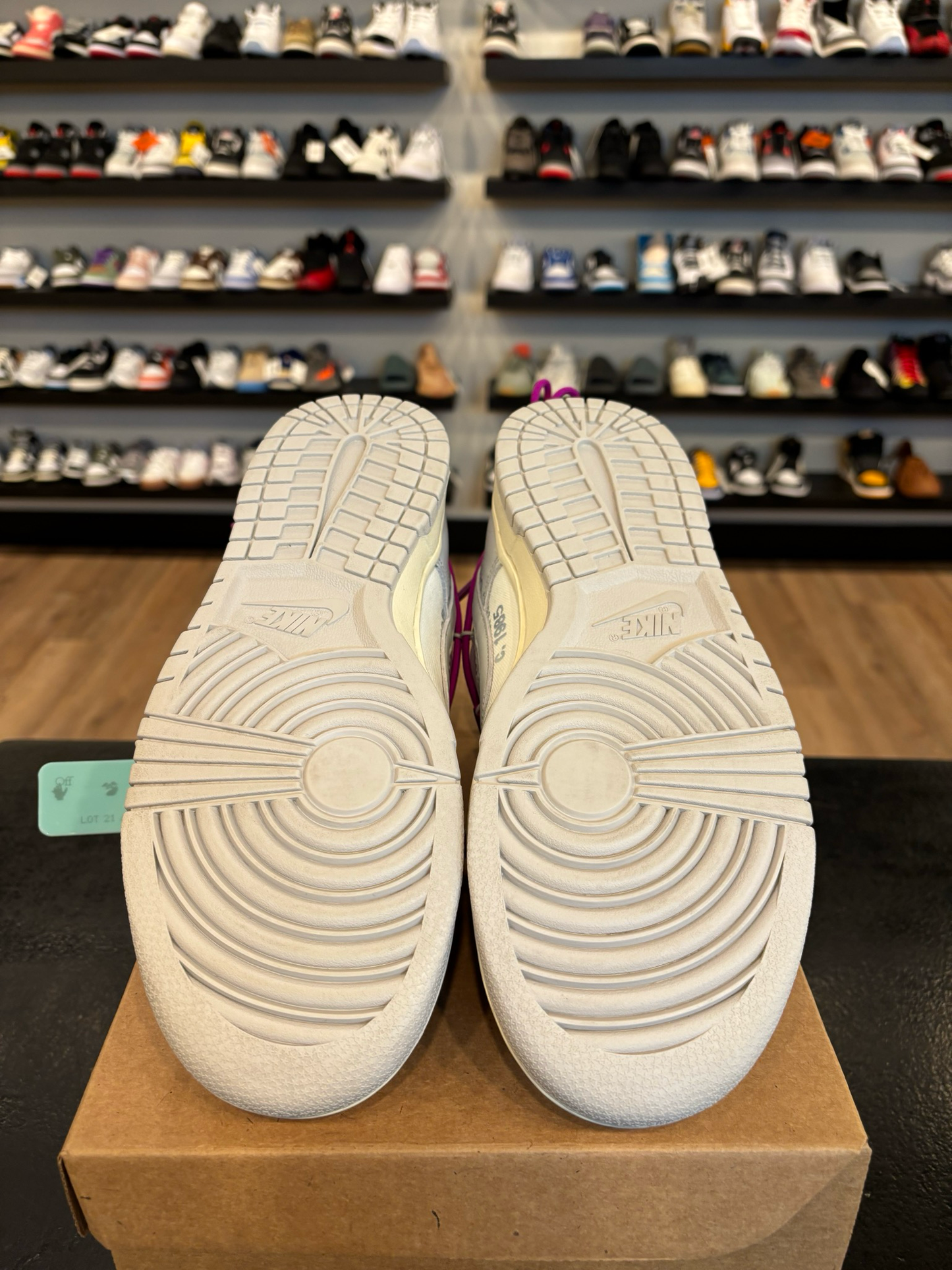 Nike Off-White Dunk Lot 21 Size 8.5 Pre-Owned (No Box)