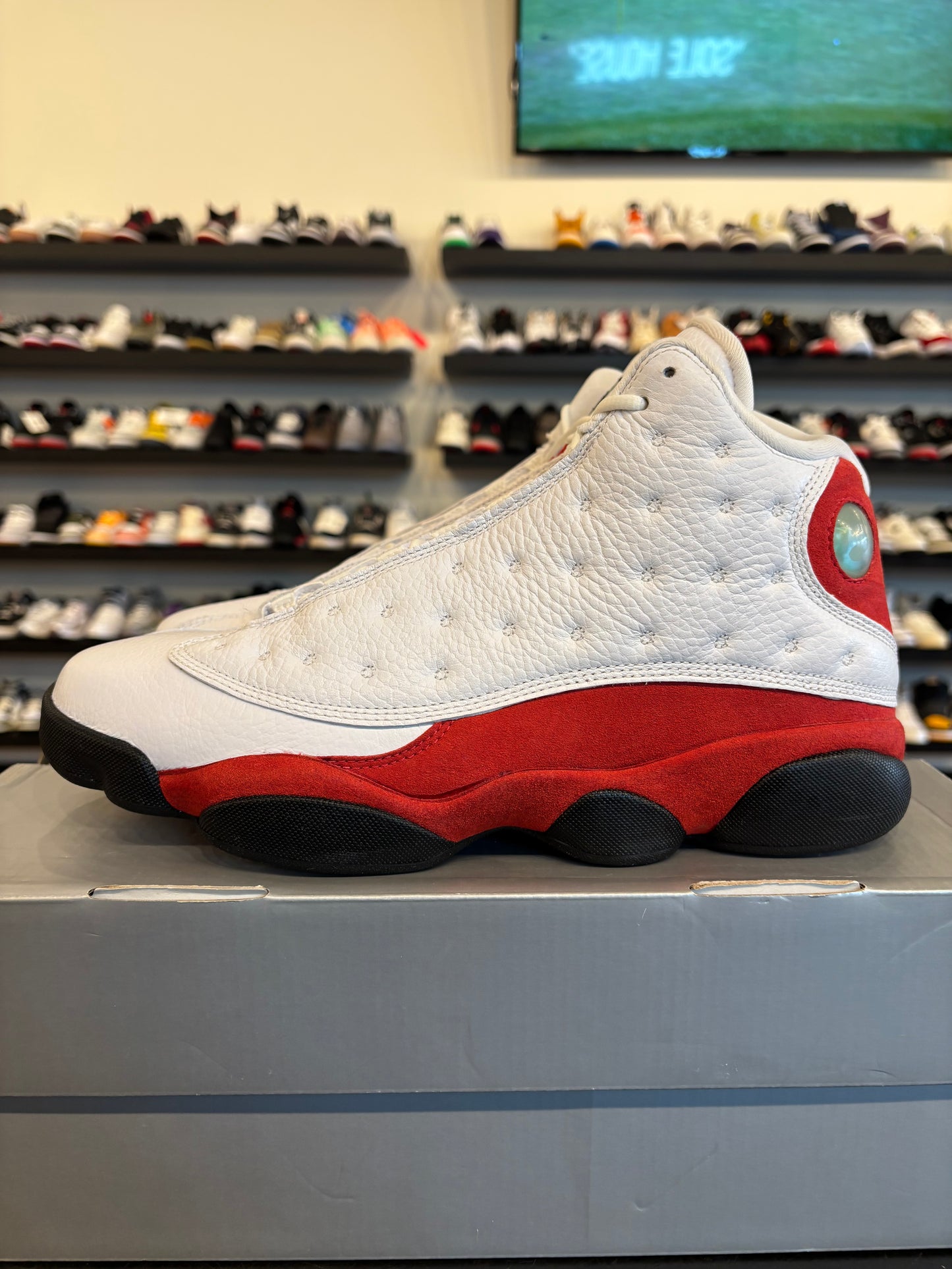 Jordan 13 Chicago 2017 Size 10 Pre-Owned