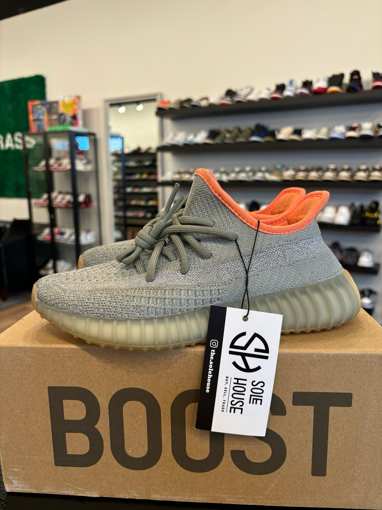 Yeezy 350 V2 Desert Sage Size 5 Pre-Owned