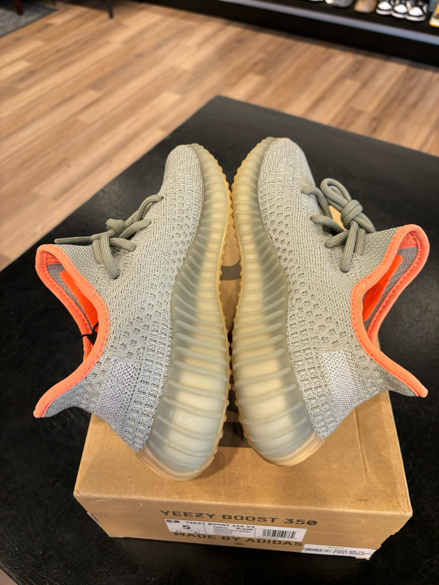 Yeezy 350 V2 Desert Sage Size 5 Pre-Owned