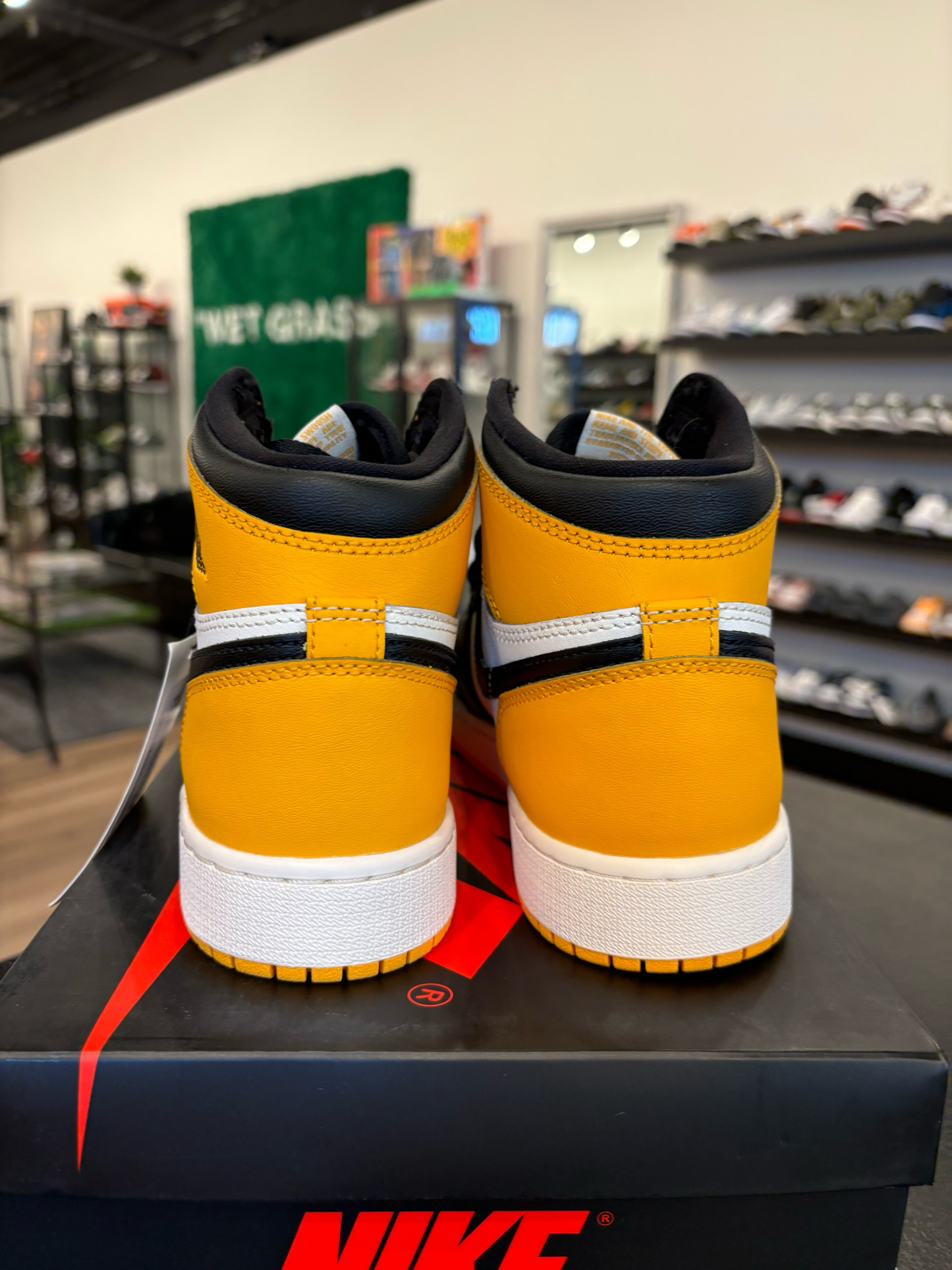 Jordan 1 Taxi Size 5.5Y (7W) Pre-Owned
