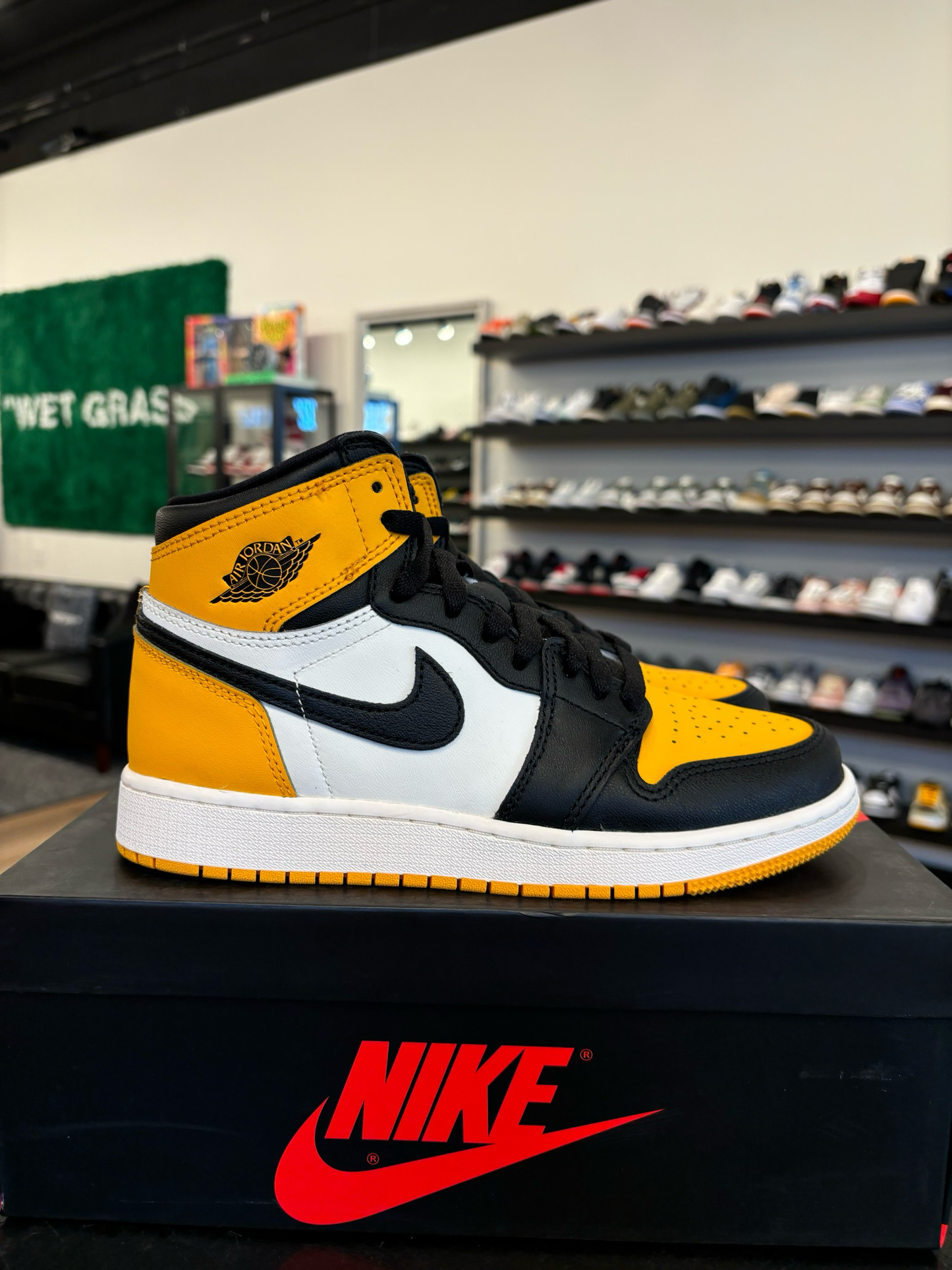 Jordan 1 Taxi Size 5.5Y (7W) Pre-Owned