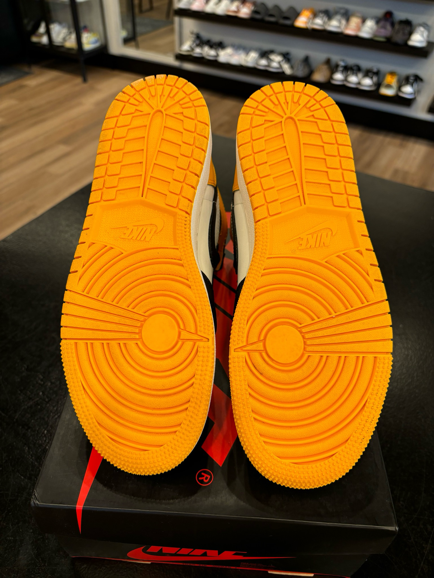 Jordan 1 Taxi Size 5.5Y (7W) Pre-Owned