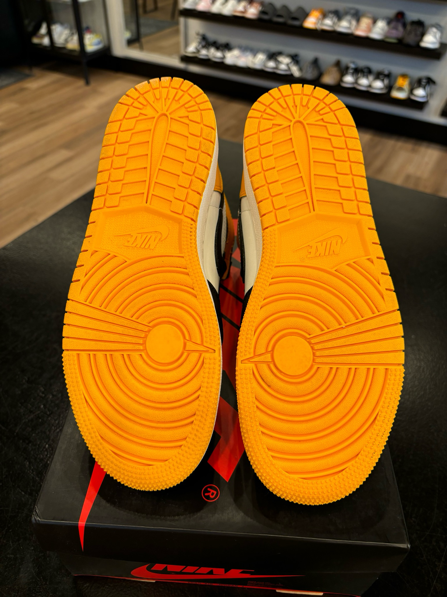 Jordan 1 Taxi Size 5.5Y (7W) Pre-Owned