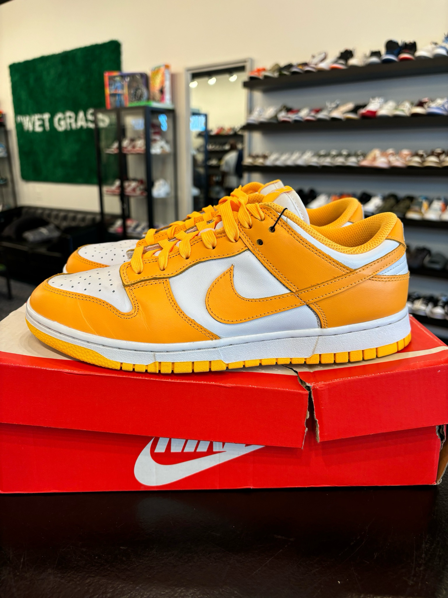 Nike Dunk Low Laser Orange Size 8.5 (10W) Pre-Owned