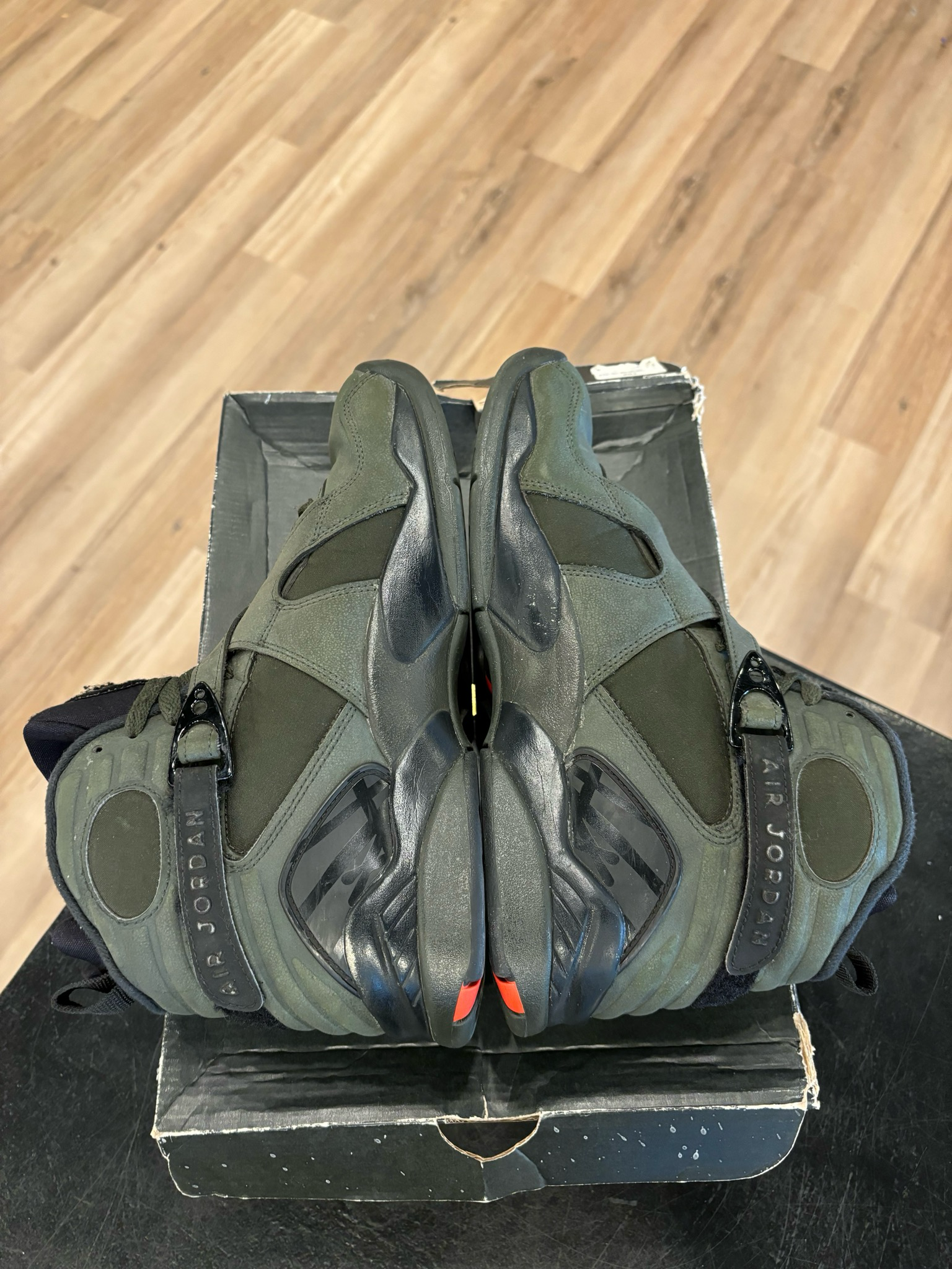 Jordan 8 Take Flight Size 9 Pre-Owned