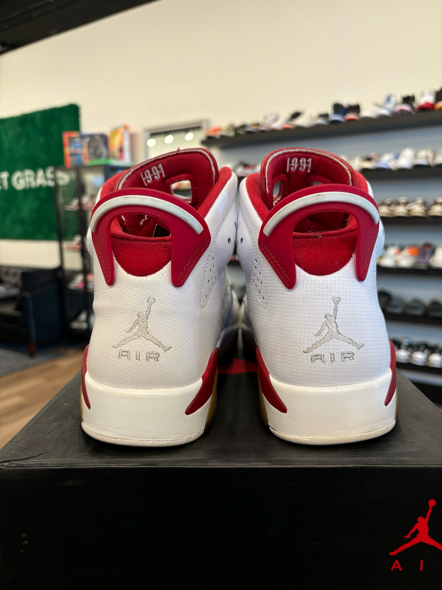 Jordan 6 Alternate Size 9 Pre-Owned