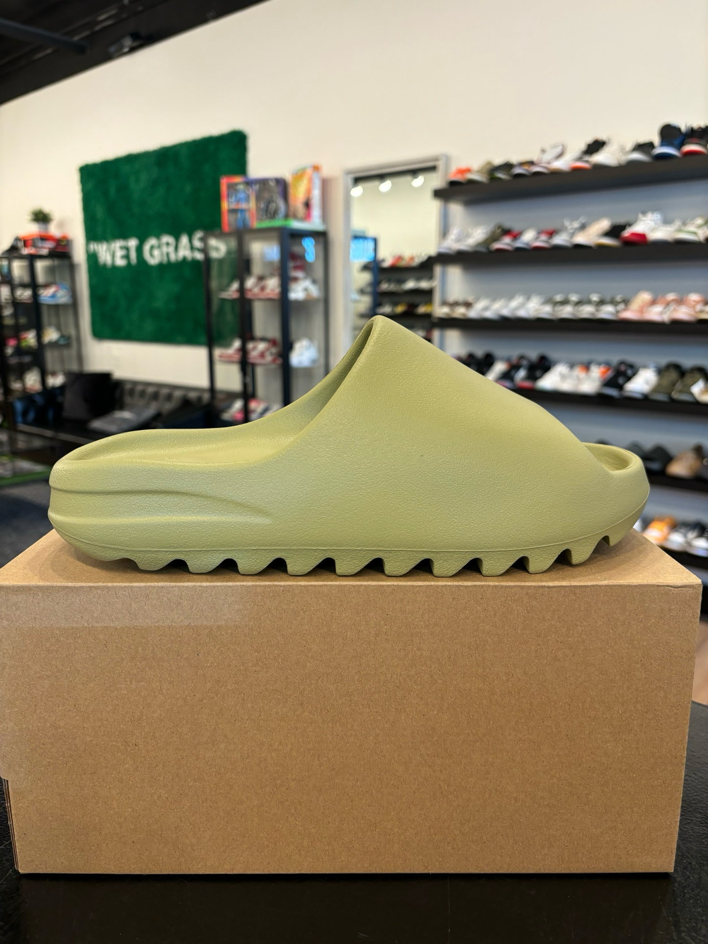 Yeezy Slide Resin Size 10 Brand New (C)