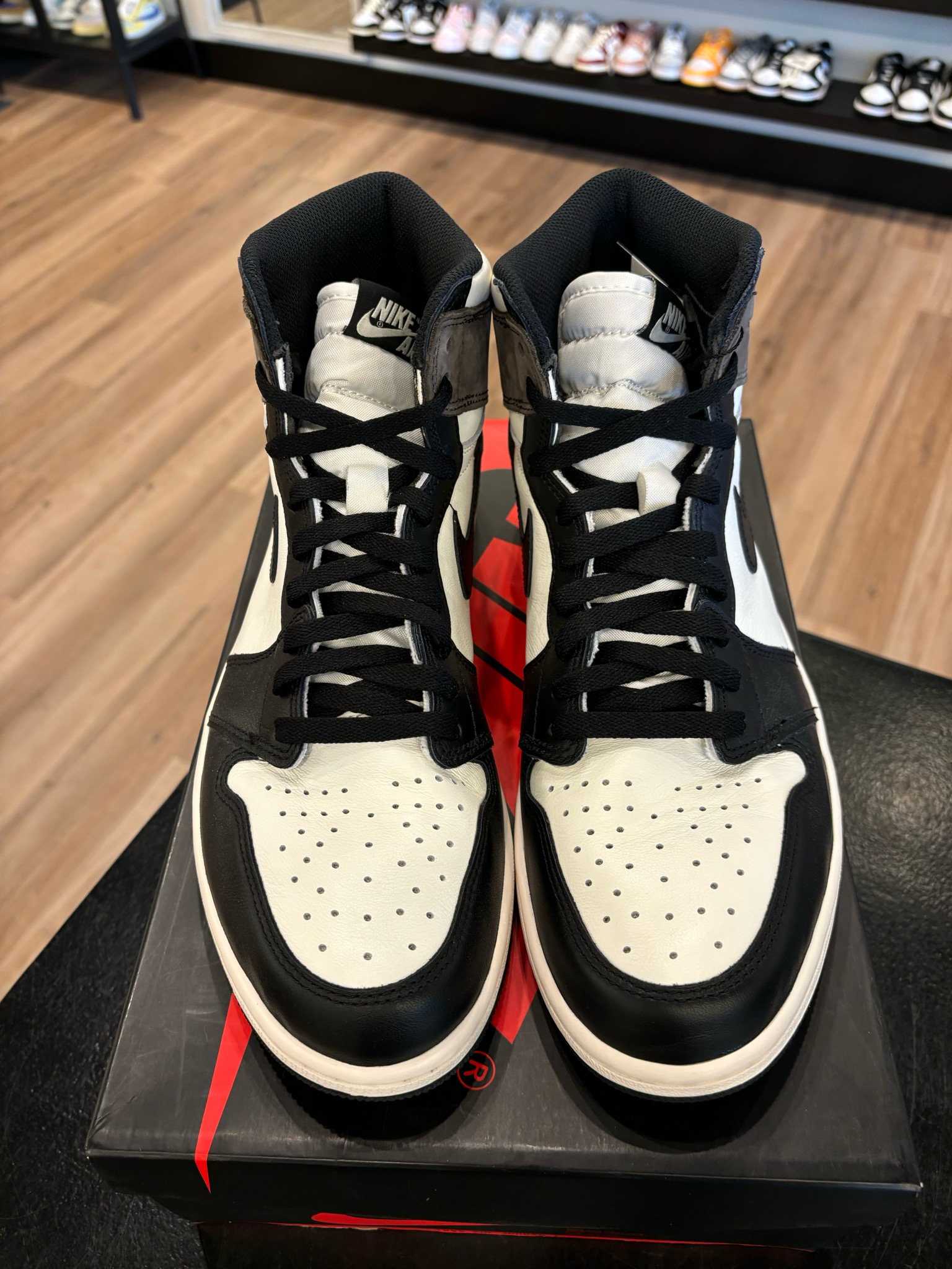 Jordan 1 Mocha Size 11.5 Pre-Owned (B)