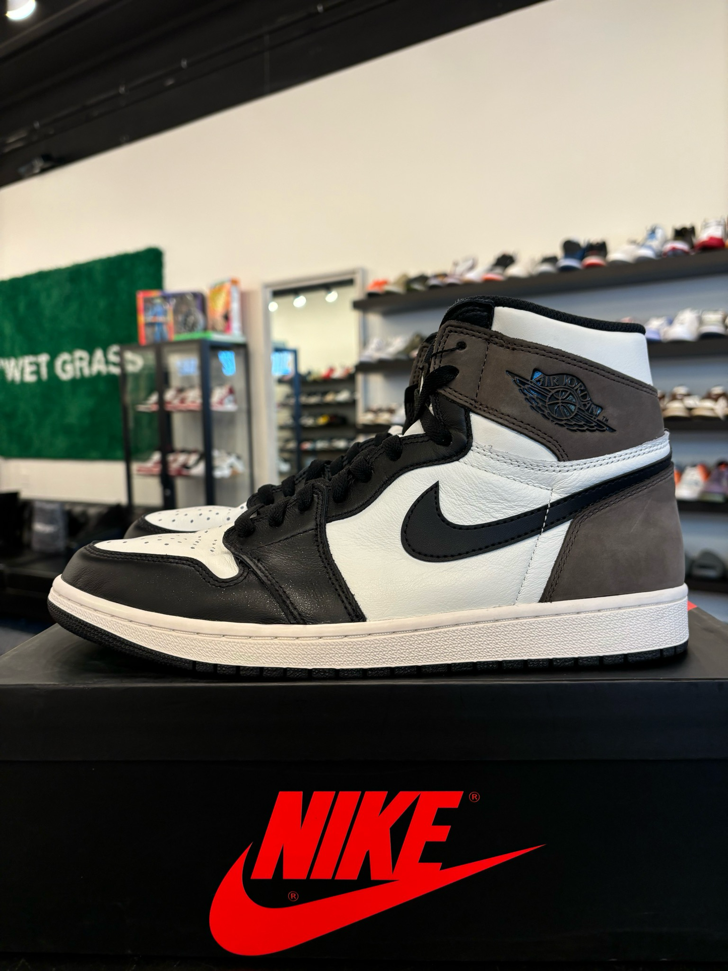 Jordan 1 Mocha Size 11.5 Pre-Owned (B)