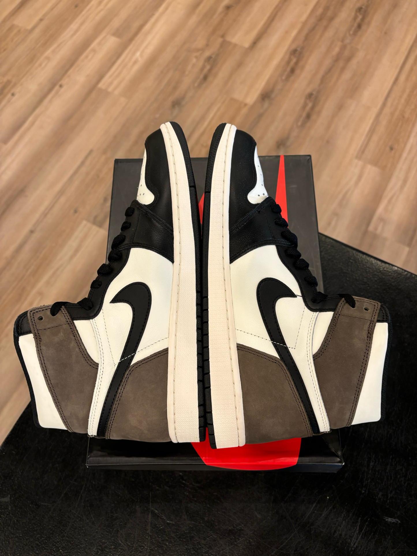 Jordan 1 Mocha Size 11.5 Pre-Owned (B)