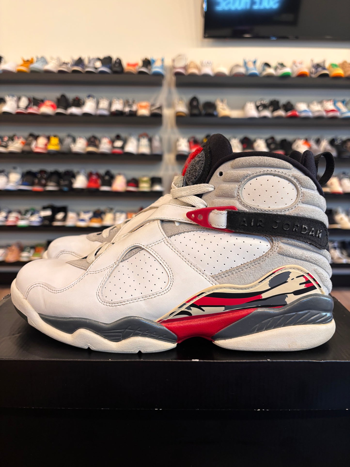Jordan 8 Bugs Bunny 2013 Size 9.5 Pre-Owned
