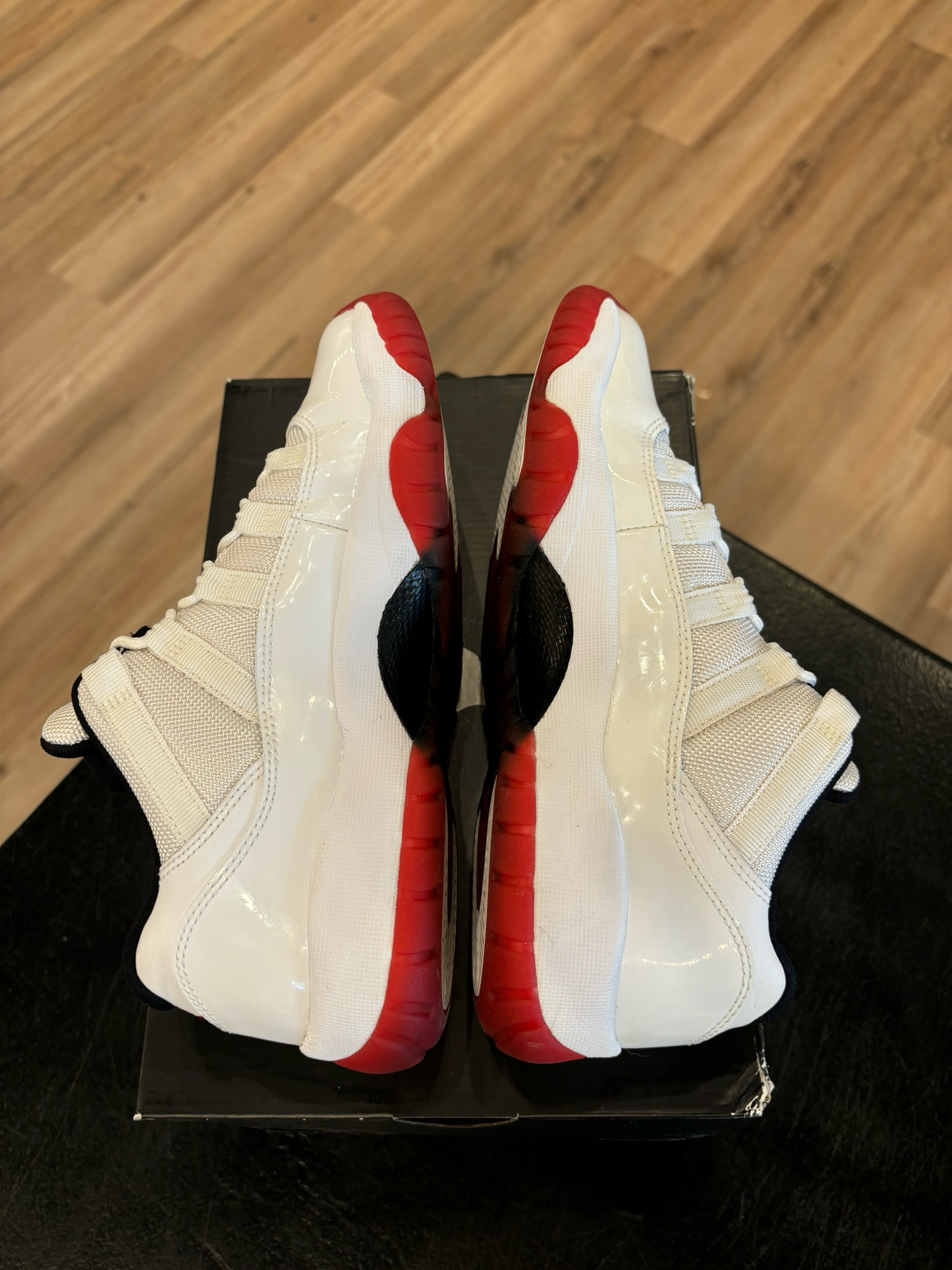 Jordan 11 Low Varsity Red Size 6Y (7.5W) Pre-Owned