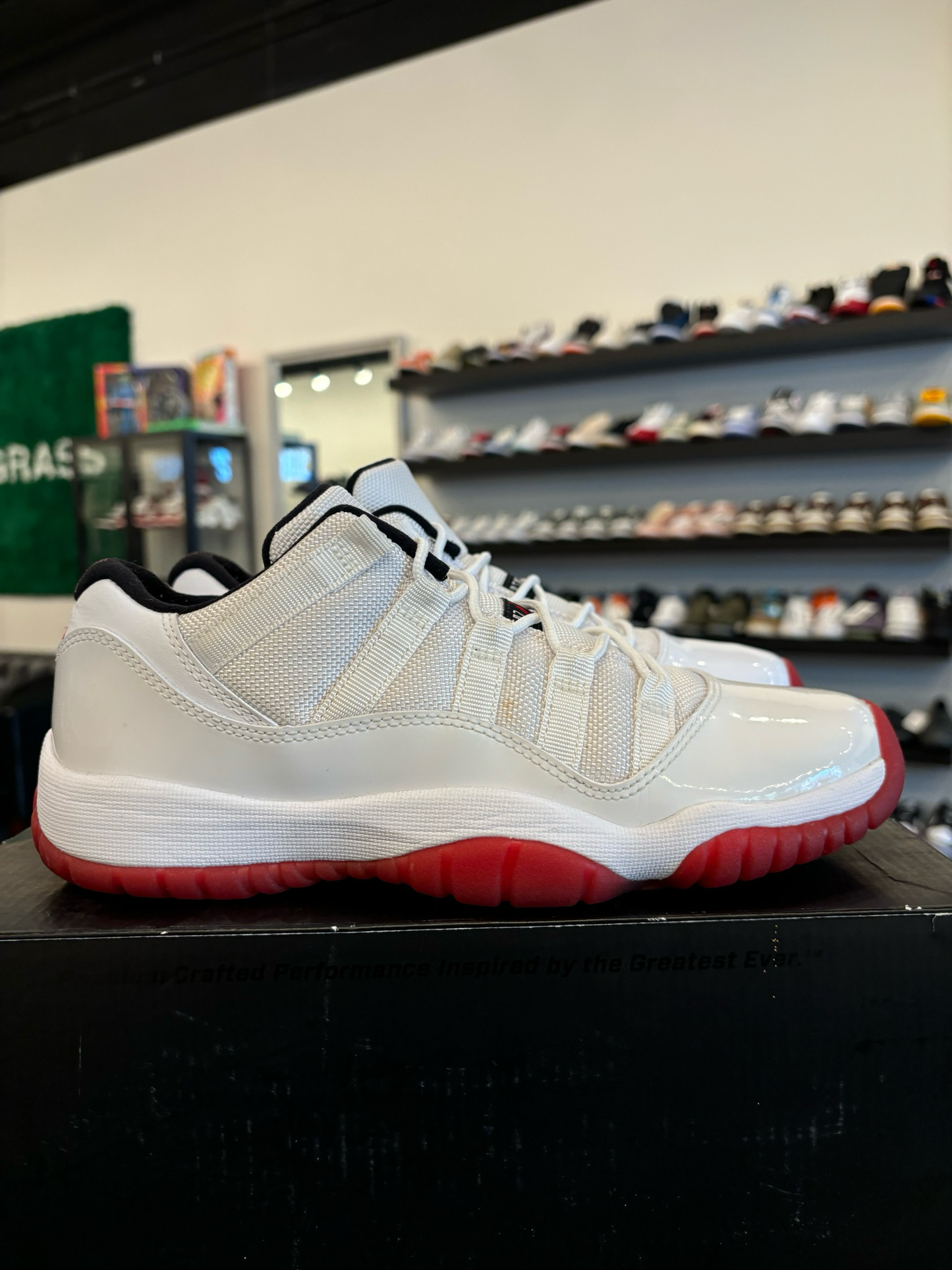 Jordan 11 Low Varsity Red Size 6Y (7.5W) Pre-Owned