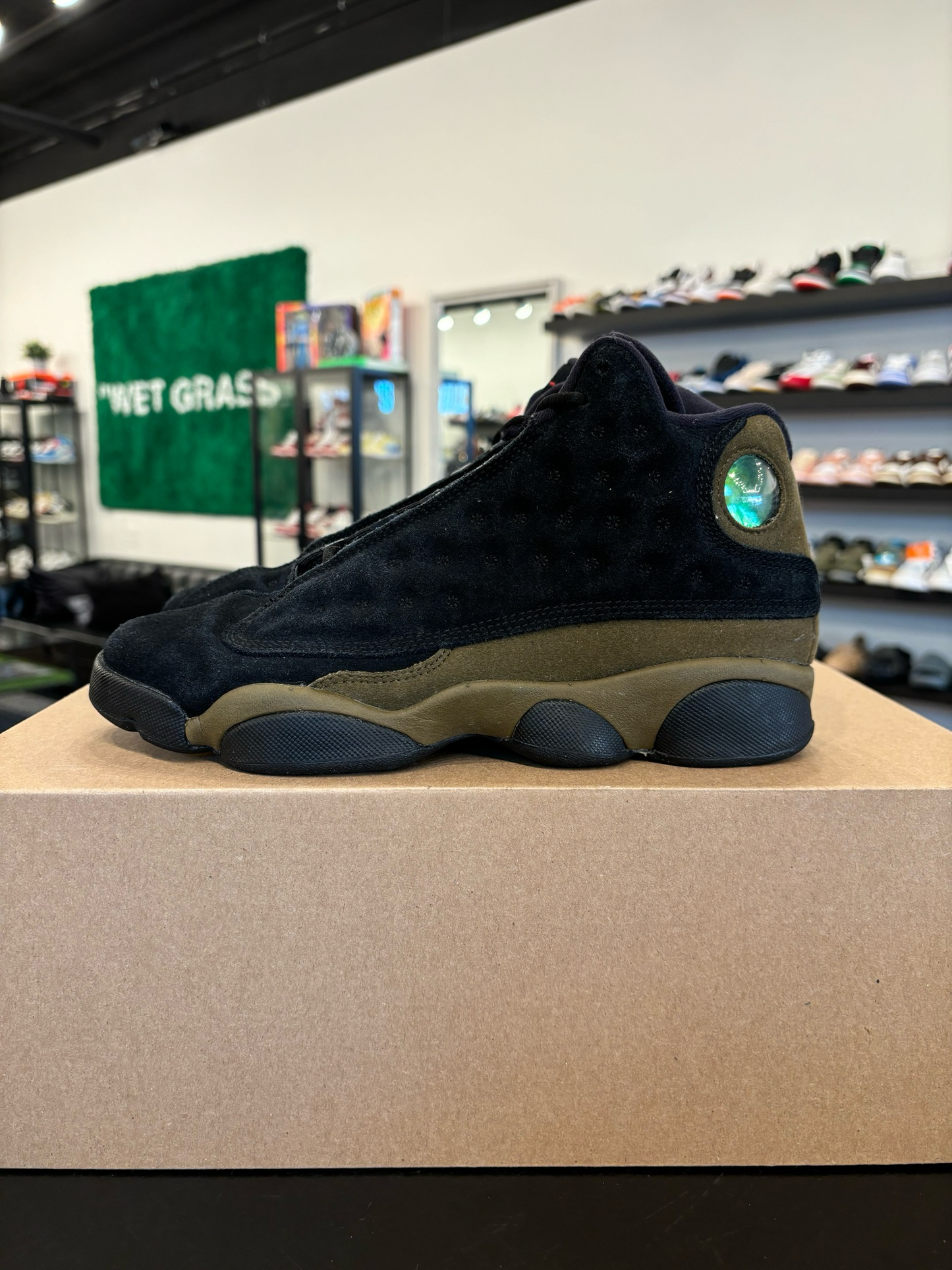 Jordan 13 Olive Size 6Y (7.5W) Pre-Owned (No Box)