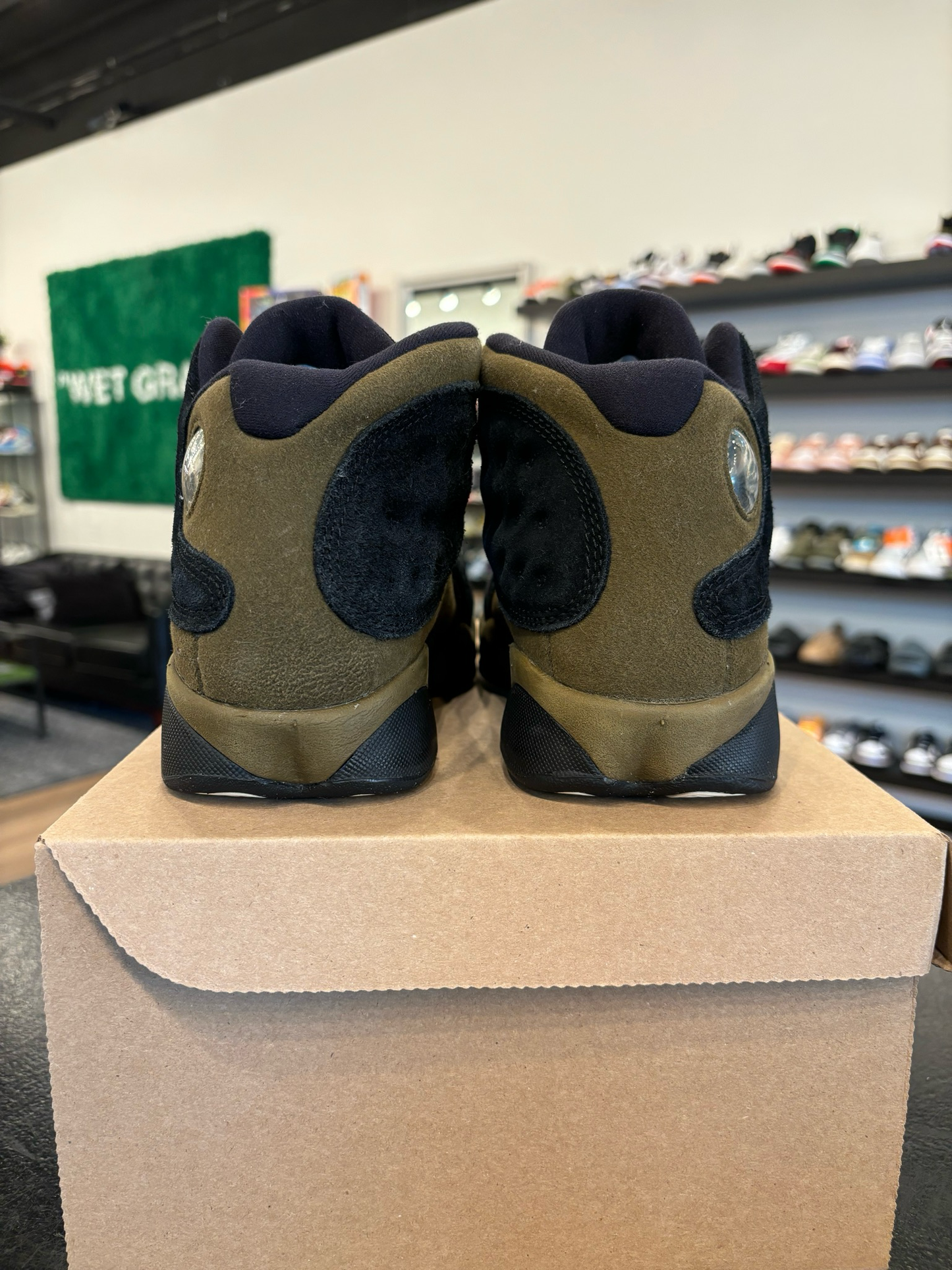 Jordan 13 Olive Size 6Y (7.5W) Pre-Owned (No Box)