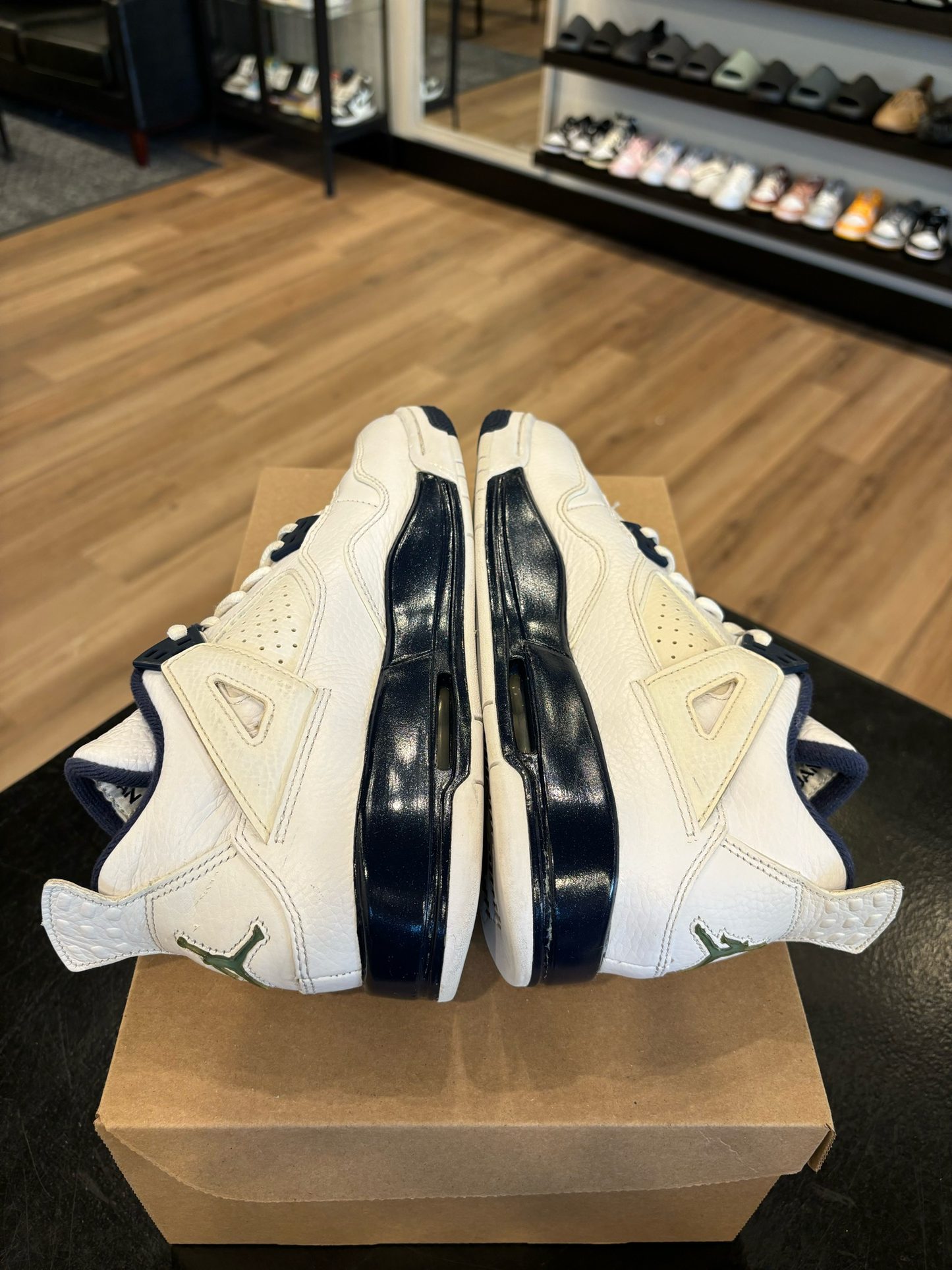 Jordan 4 Legend Blue Size 6Y (7.5W) Pre-Owned (No Box)