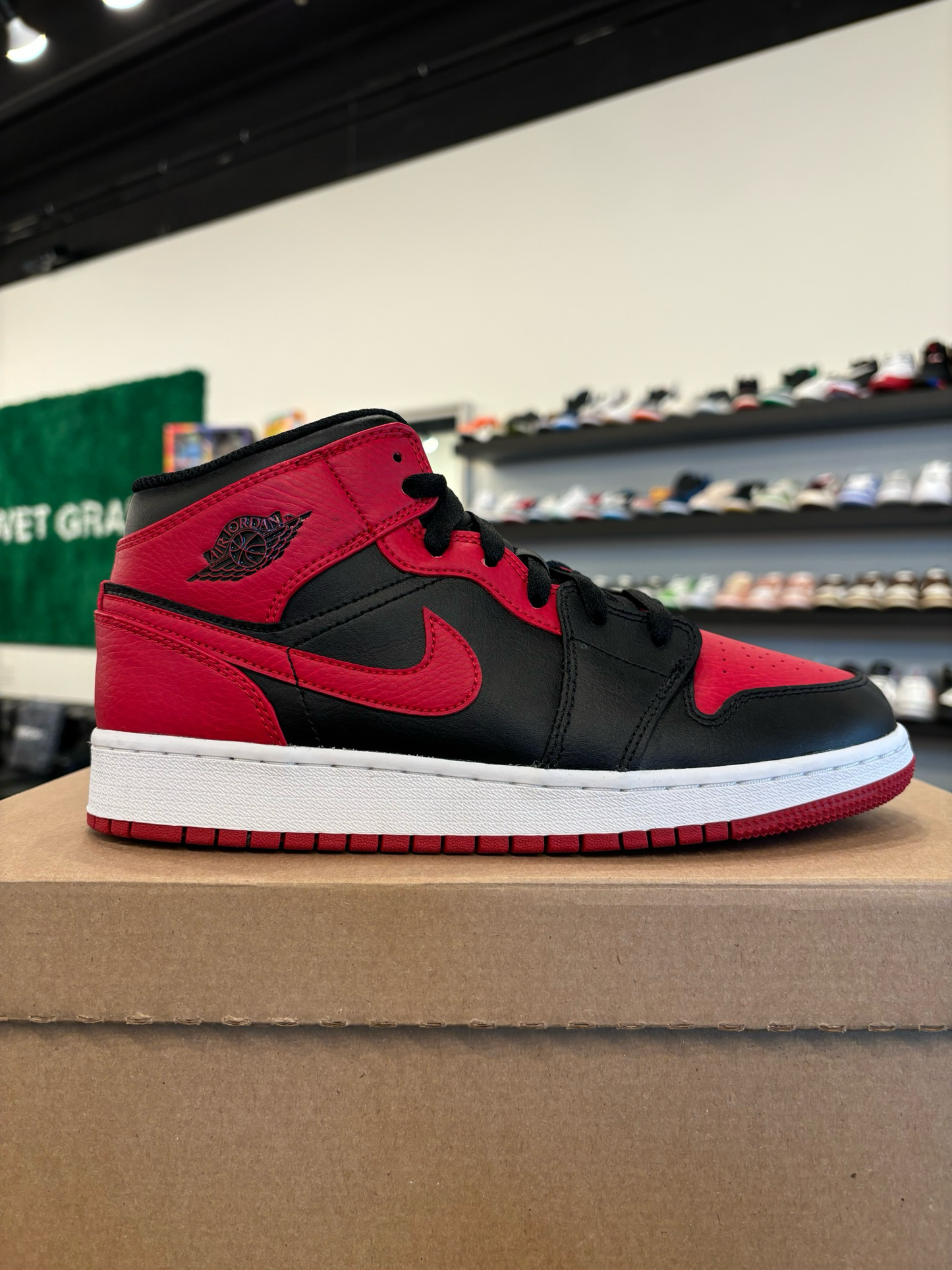 Jordan 1 Mid Banned Size 6Y (7.5W) Brand New (No Box)